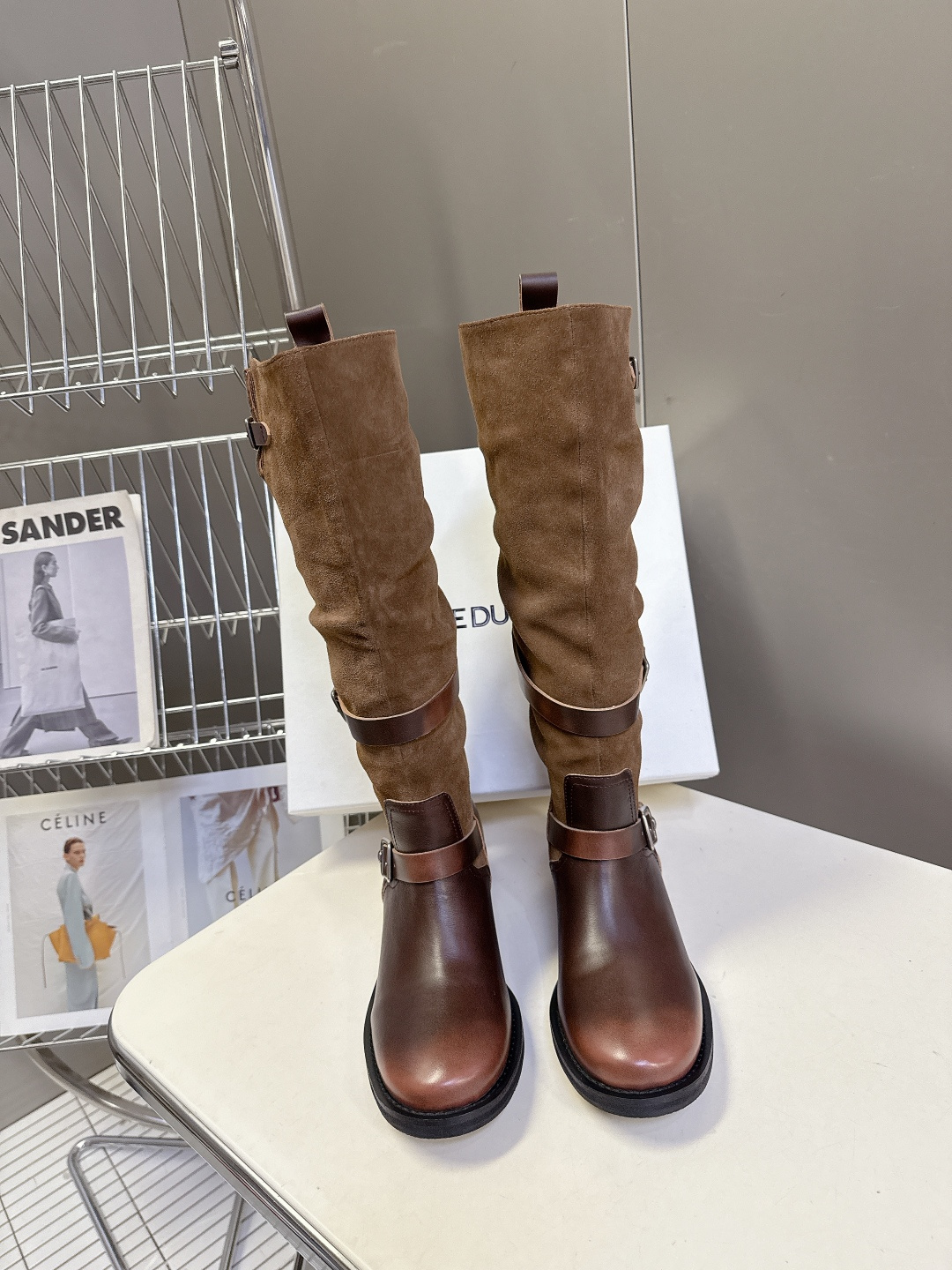 NO:561784,ICE DUST designer brand's latest retro leather boots for autumn and winter. Pile boots. Many celebrity fashion bloggers have planted grass. The most popular body partition design at the moment. Combined with Maillard color leather to create a neutral casual style. Cool yet casual. The pile of boots has a very fashionable and high-end feel. Can be matched with various styles of clothes. The upper is imported polished calfskin. The original open-molded anti-slip outsole Size35-41 (40  41 Custom-made (no return or exchange), boots, boots, cowhide19860909ICE DUST设计师品牌秋冬最新款复古皮靴 堆堆靴  超多明星时尚博主种草 当下最流行的型体隔板设计 结合美拉德色系皮料 打造中性休闲风格 酷感十足又不失随性 靴筒的堆堆感 极具时尚高级感 可搭配各种风格衣服 鞋面进口擦色小牛皮 原版开模防滑大底 Size35-41（40 41订做不退换）,靴子,boots,cowhide,Women's Shoes