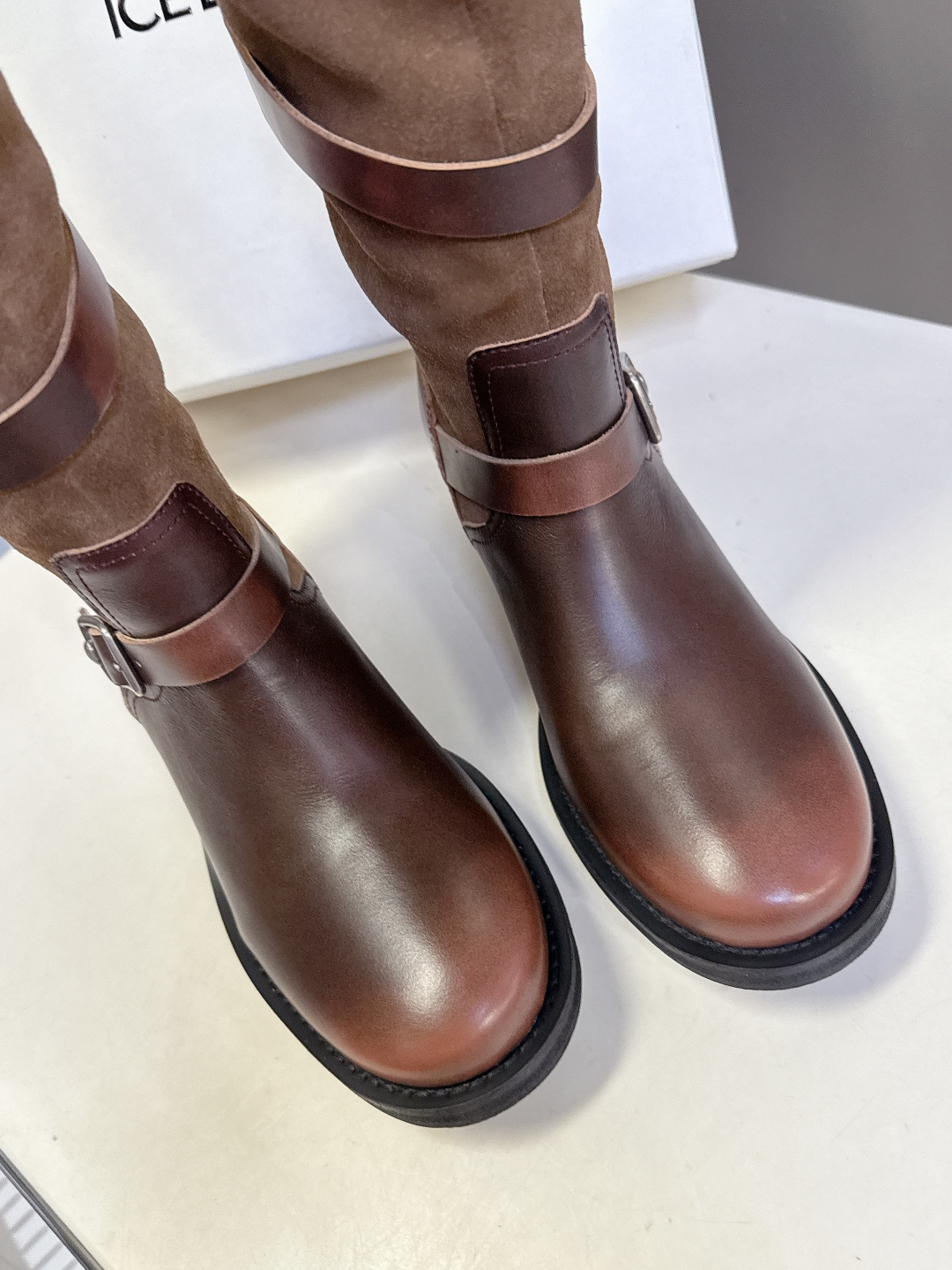 ICE DUST设计师品牌秋冬最新款复古皮靴 堆堆靴 超多明星时尚博主种草 当下最流行的型体隔板设计 结