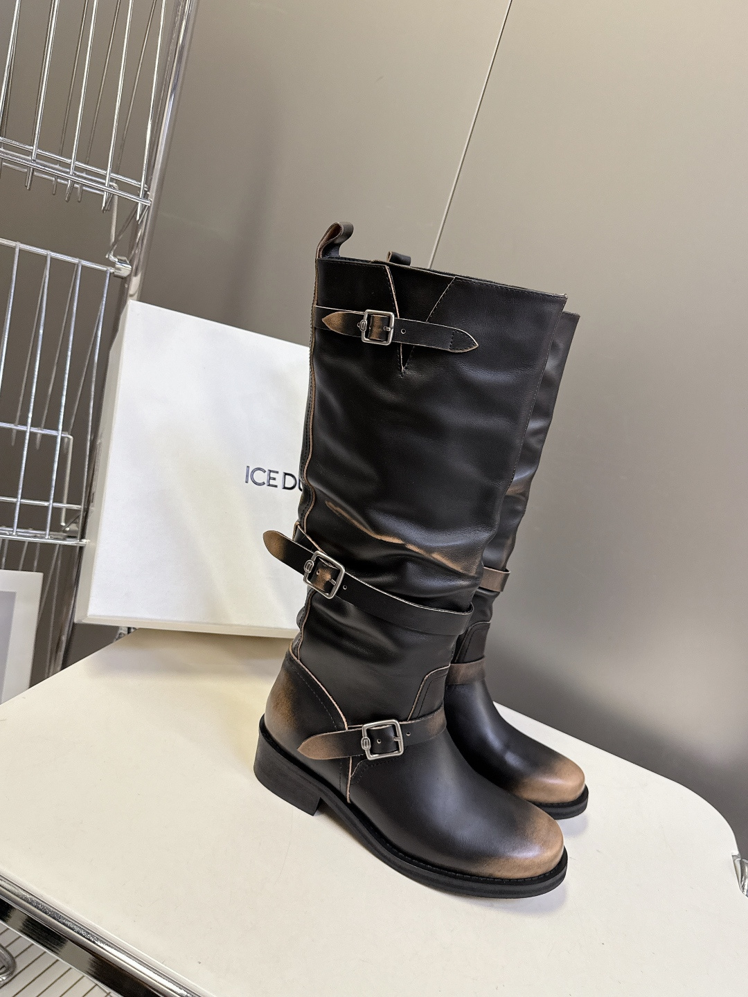 ICE DUST设计师品牌秋冬最新款复古皮靴 堆堆靴 超多明星时尚博主种草 当下最流行的型体隔板设计 结