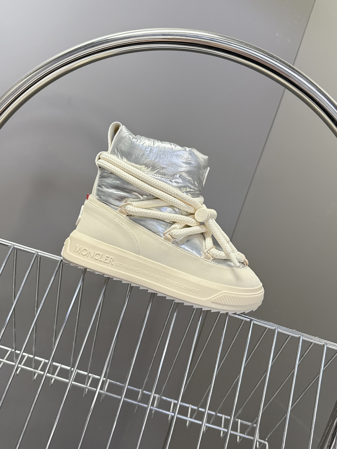 Moncler蒙口2025秋冬最新款雪地靴 奢华与功能的完美融合 行走的羽绒服:防水尼龙+加绒内里，-1