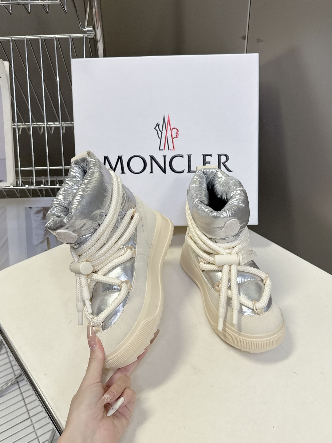 Moncler蒙口2025秋冬最新款雪地靴 奢华与功能的完美融合 行走的羽绒服:防水尼龙+加绒内里，-1