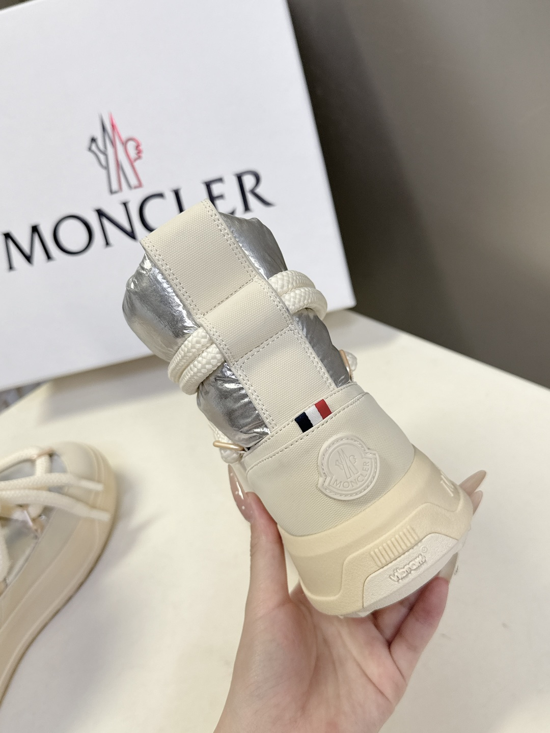 Moncler蒙口2025秋冬最新款雪地靴 奢华与功能的完美融合 行走的羽绒服:防水尼龙+加绒内里，-1