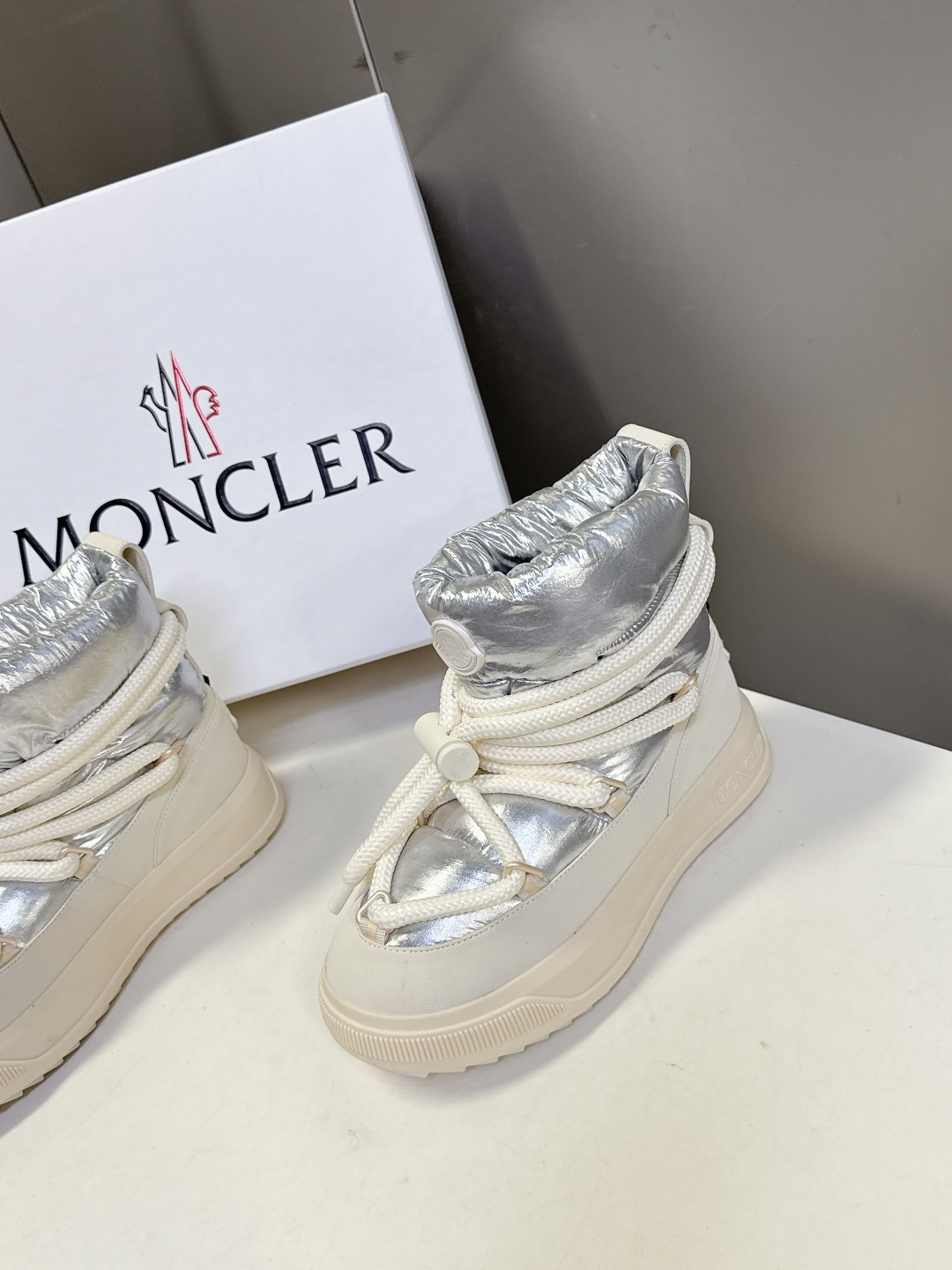 Moncler蒙口2025秋冬最新款雪地靴 奢华与功能的完美融合 行走的羽绒服:防水尼龙+加绒内里，-1