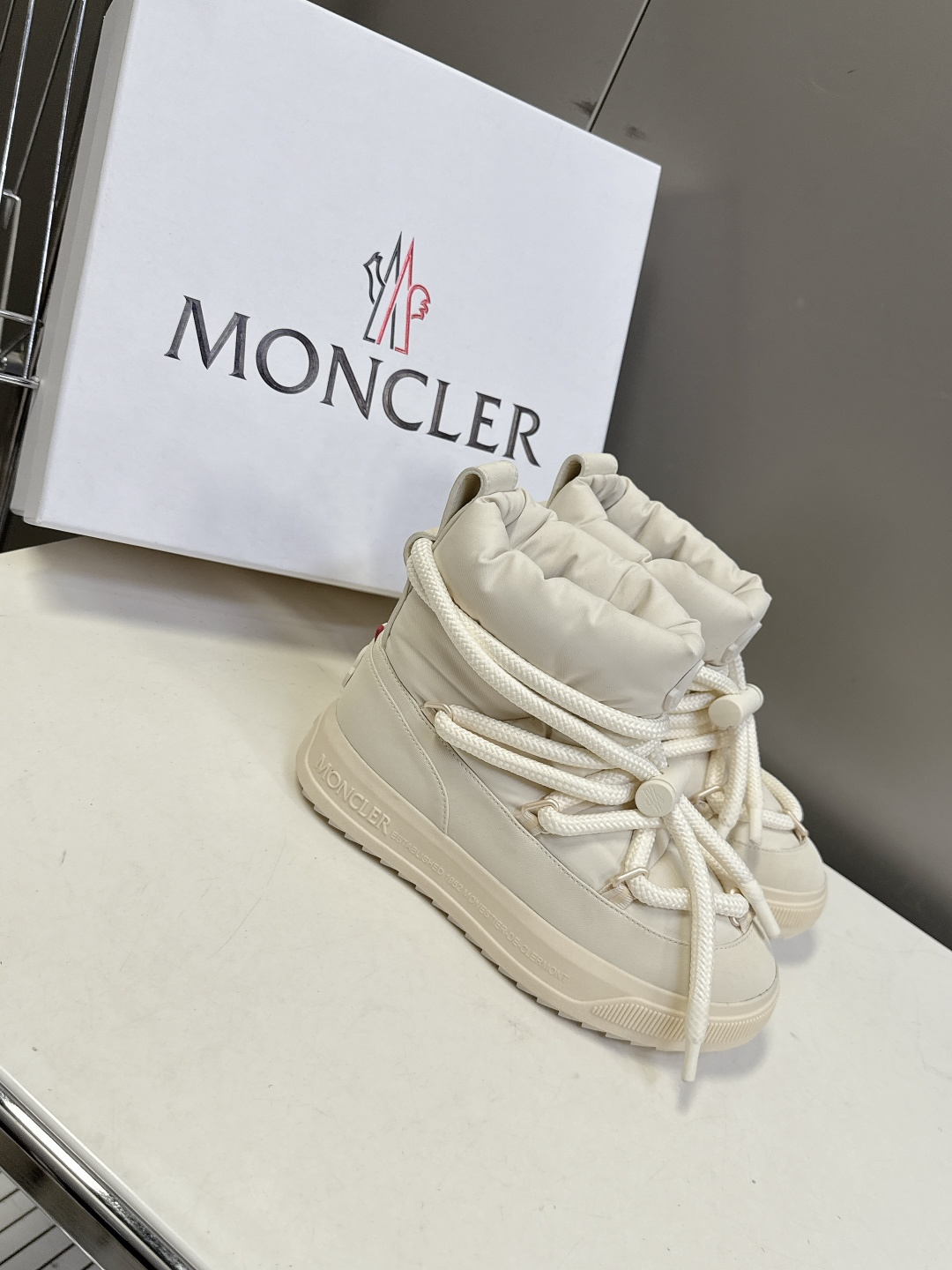 Moncler蒙口2025秋冬最新款雪地靴 奢华与功能的完美融合 行走的羽绒服:防水尼龙+加绒内里，-1