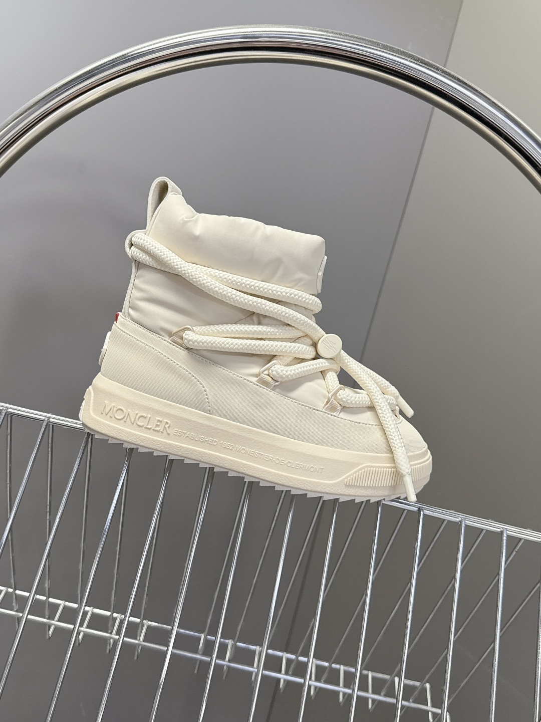 Moncler蒙口2025秋冬最新款雪地靴 奢华与功能的完美融合 行走的羽绒服:防水尼龙+加绒内里，-1