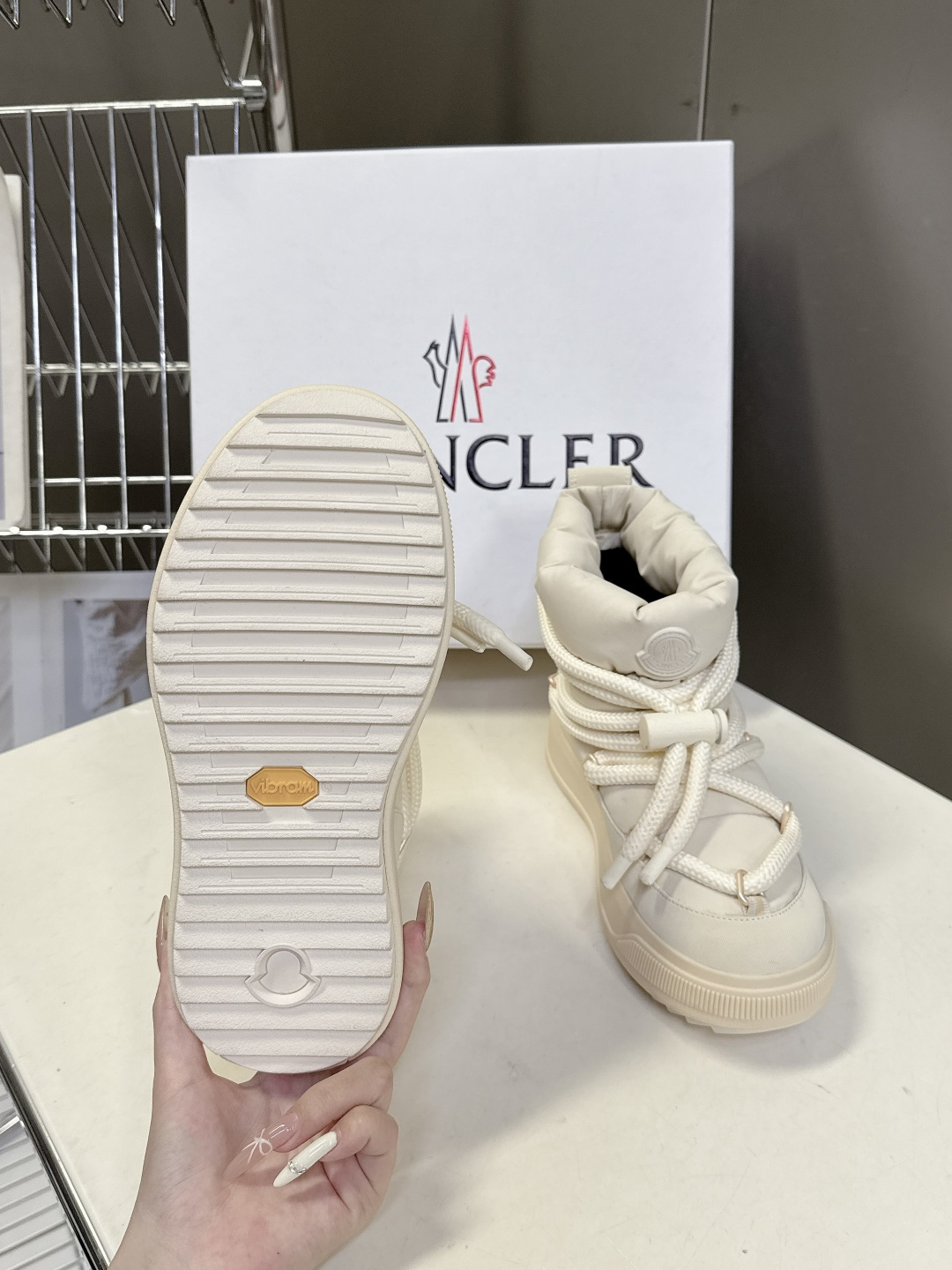 Moncler蒙口2025秋冬最新款雪地靴 奢华与功能的完美融合 行走的羽绒服:防水尼龙+加绒内里，-1