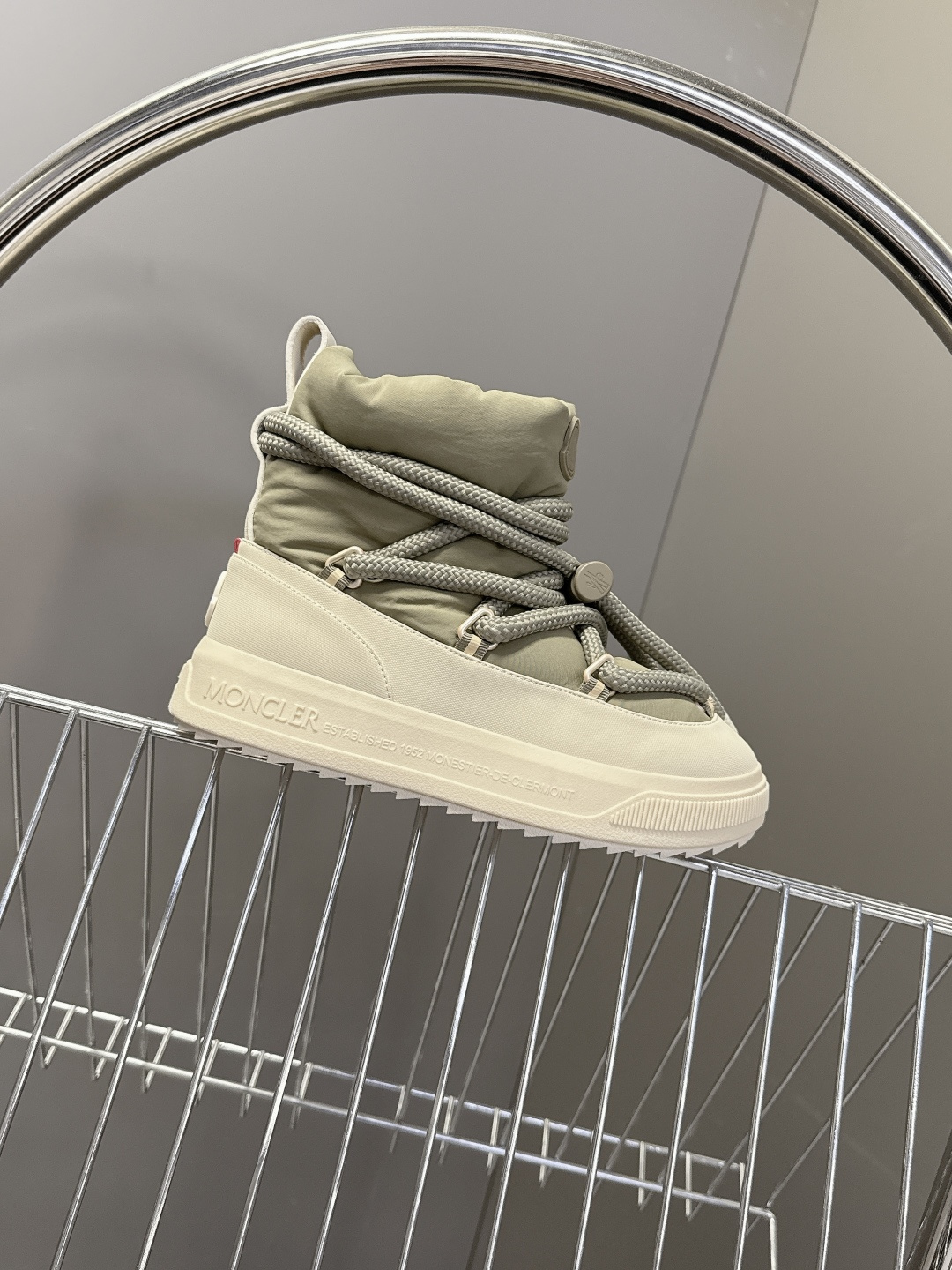 Moncler蒙口2025秋冬最新款雪地靴 奢华与功能的完美融合 行走的羽绒服:防水尼龙+加绒内里，-1