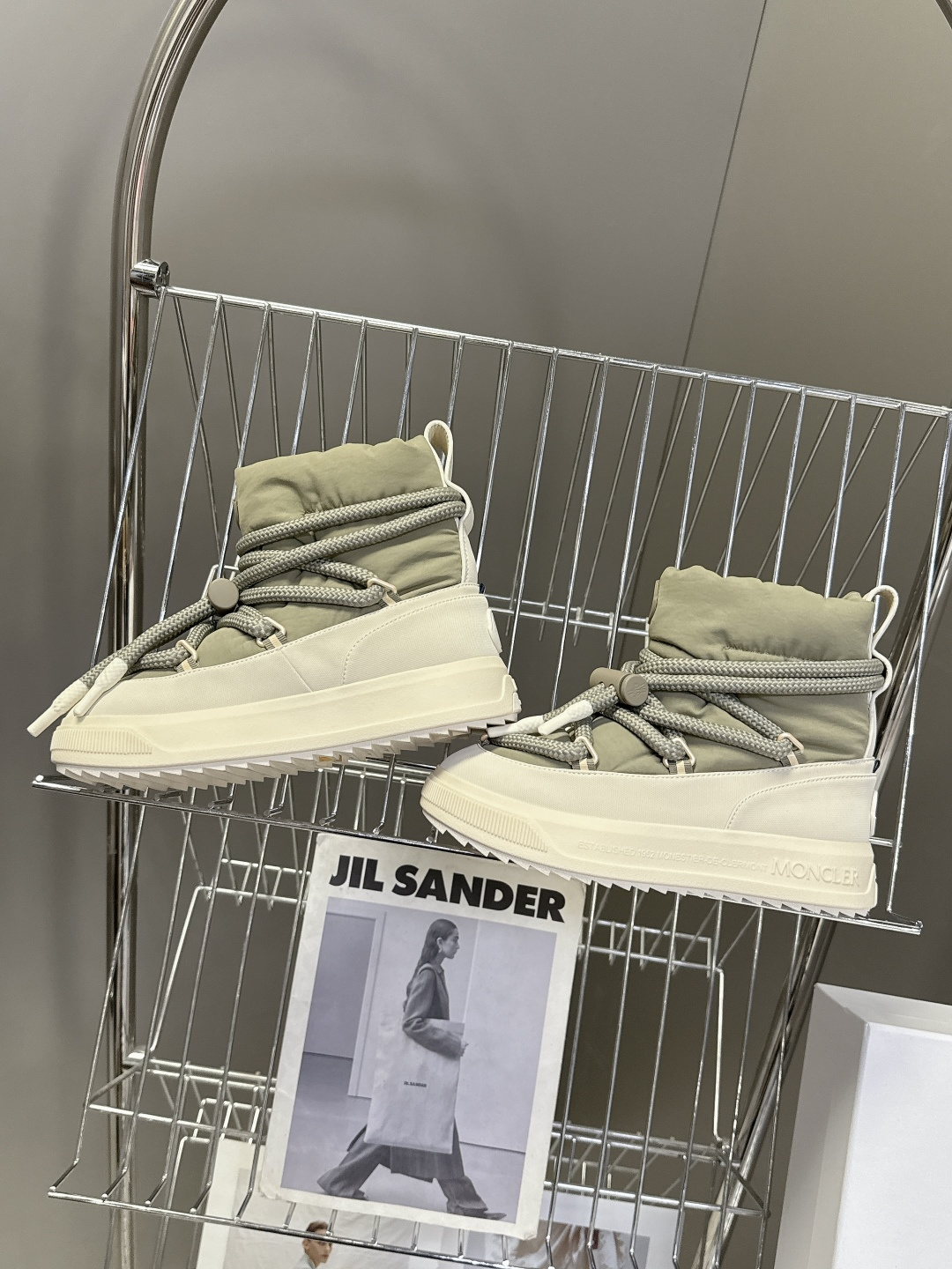 Moncler蒙口2025秋冬最新款雪地靴 奢华与功能的完美融合 行走的羽绒服:防水尼龙+加绒内里，-1