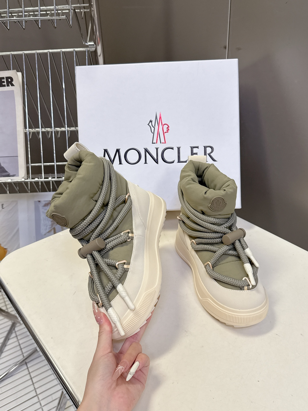 Moncler蒙口2025秋冬最新款雪地靴 奢华与功能的完美融合 行走的羽绒服:防水尼龙+加绒内里，-1