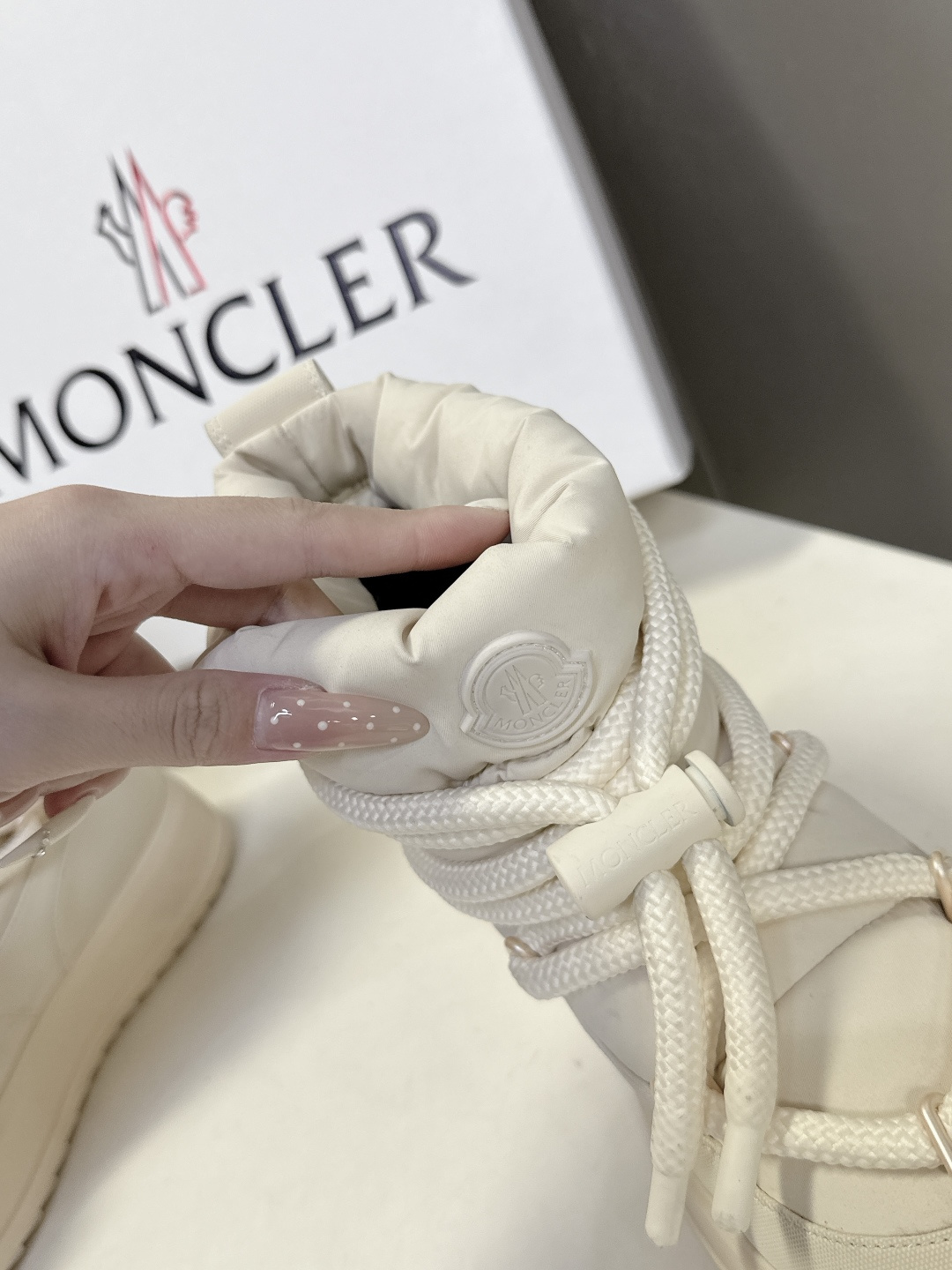 Moncler蒙口2025秋冬最新款雪地靴 奢华与功能的完美融合 行走的羽绒服:防水尼龙+加绒内里，-1