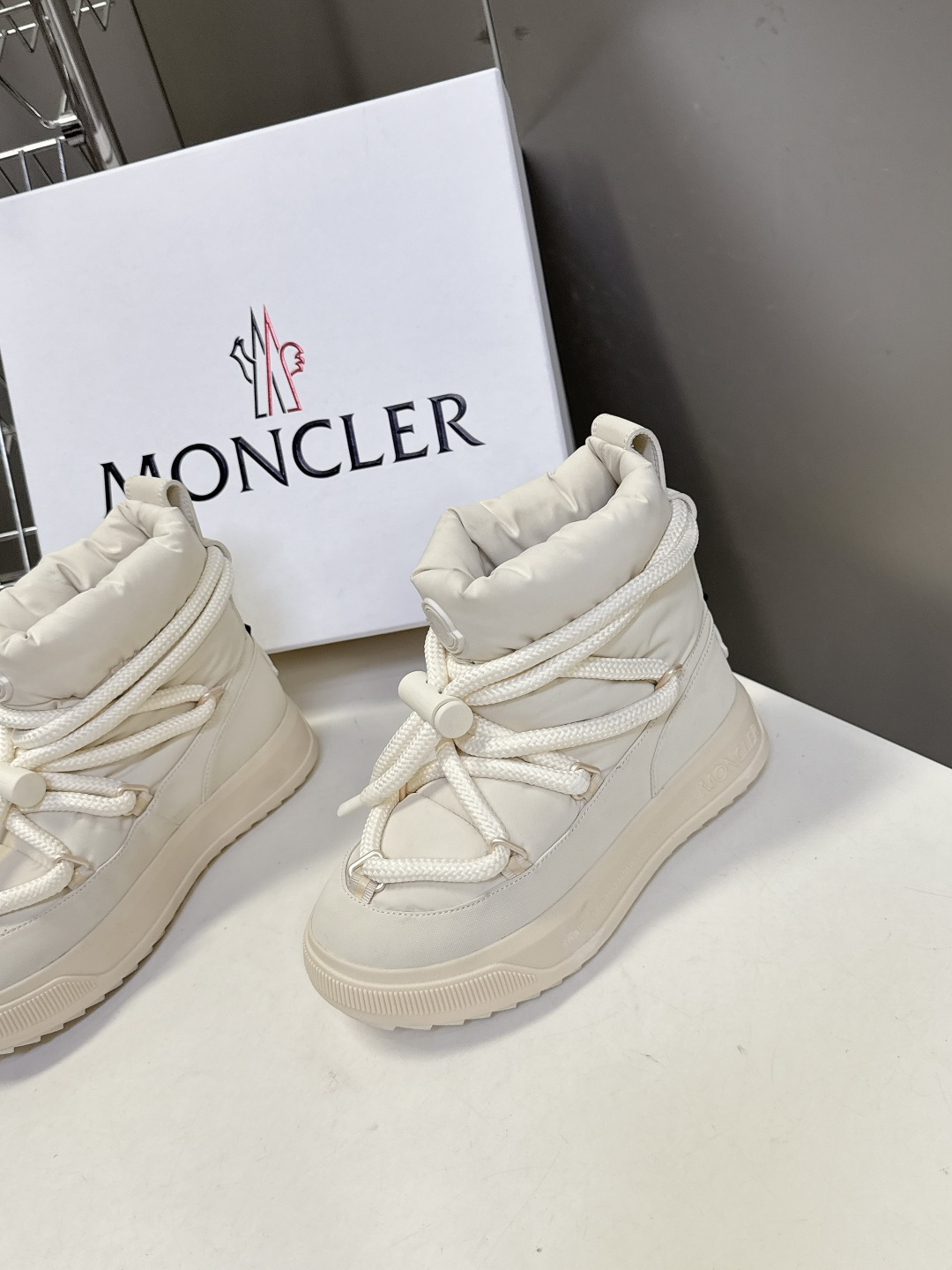 Moncler蒙口2025秋冬最新款雪地靴 奢华与功能的完美融合 行走的羽绒服:防水尼龙+加绒内里，-1