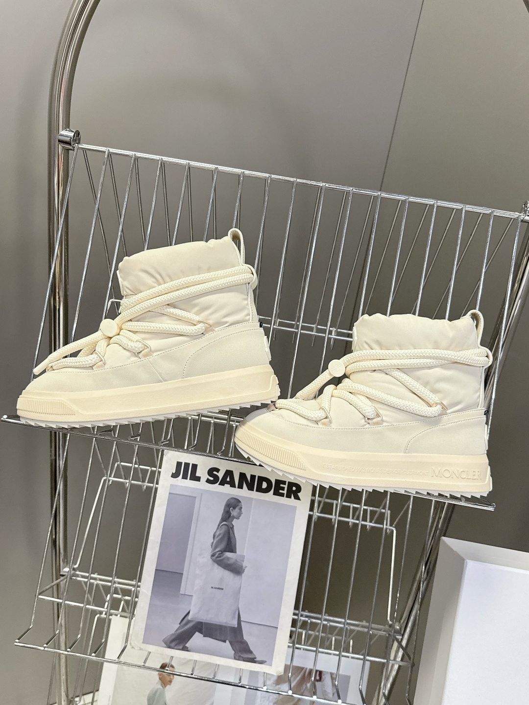 Moncler蒙口2025秋冬最新款雪地靴 奢华与功能的完美融合 行走的羽绒服:防水尼龙+加绒内里，-1