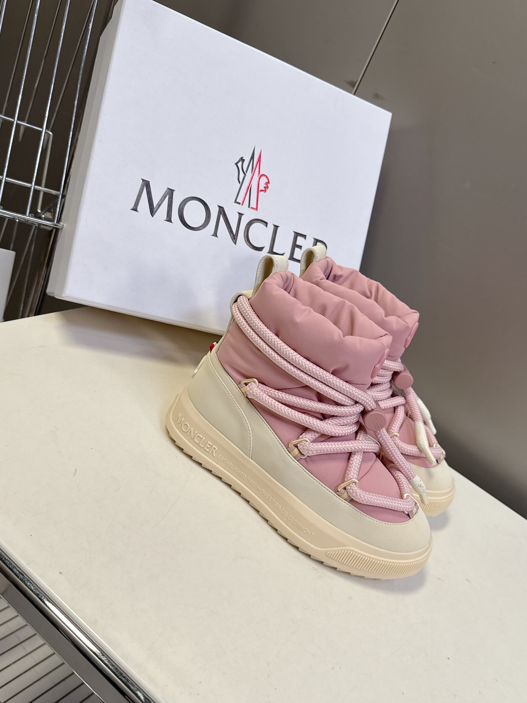 Moncler蒙口2025秋冬最新款雪地靴 奢华与功能的完美融合 行走的羽绒服:防水尼龙+加绒内里，-1