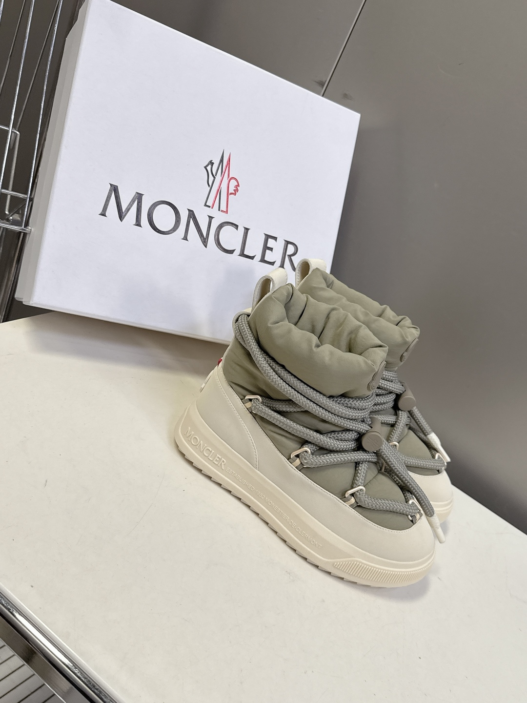 Moncler蒙口2025秋冬最新款雪地靴 奢华与功能的完美融合 行走的羽绒服:防水尼龙+加绒内里，-1