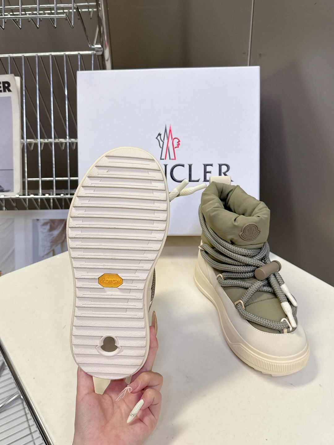 Moncler蒙口2025秋冬最新款雪地靴 奢华与功能的完美融合 行走的羽绒服:防水尼龙+加绒内里，-1