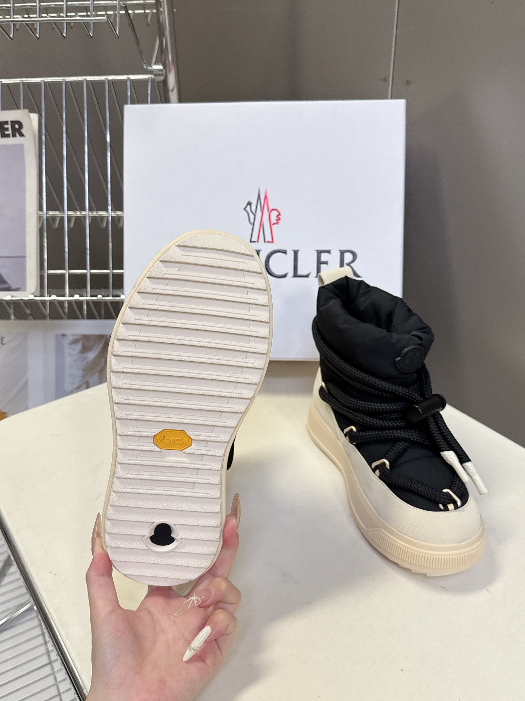 Moncler蒙口2025秋冬最新款雪地靴 奢华与功能的完美融合 行走的羽绒服:防水尼龙+加绒内里，-1