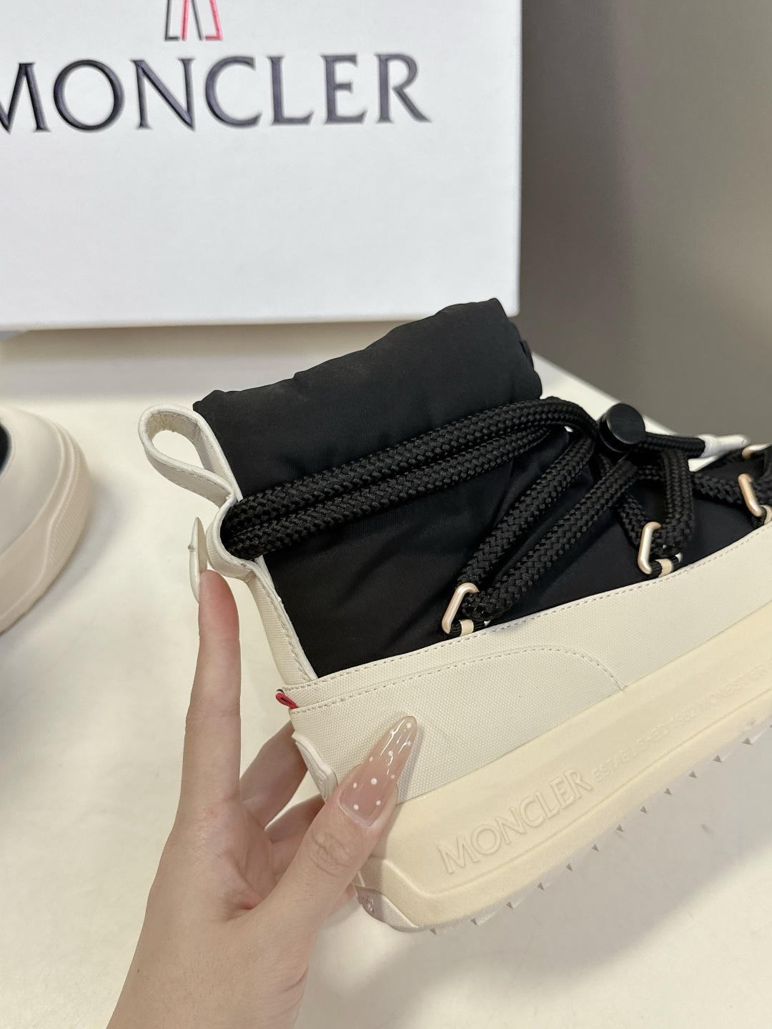 Moncler蒙口2025秋冬最新款雪地靴 奢华与功能的完美融合 行走的羽绒服:防水尼龙+加绒内里，-1