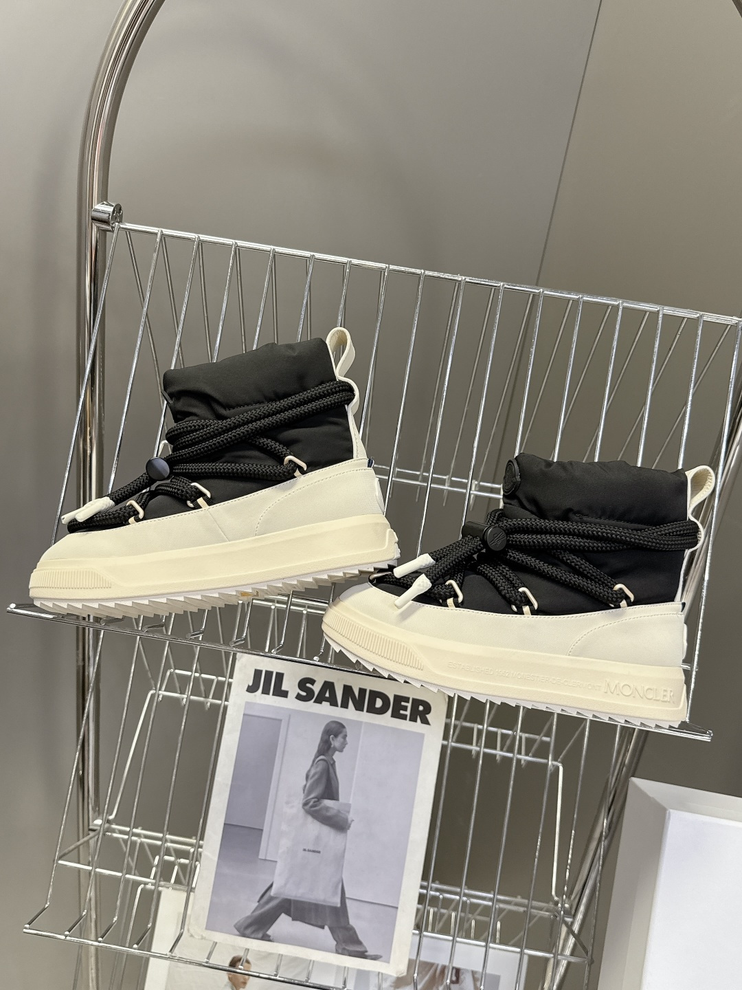 Moncler蒙口2025秋冬最新款雪地靴 奢华与功能的完美融合 行走的羽绒服:防水尼龙+加绒内里，-1