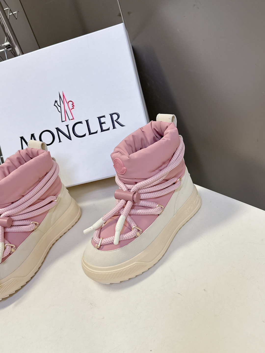 Moncler蒙口2025秋冬最新款雪地靴 奢华与功能的完美融合 行走的羽绒服:防水尼龙+加绒内里，-1