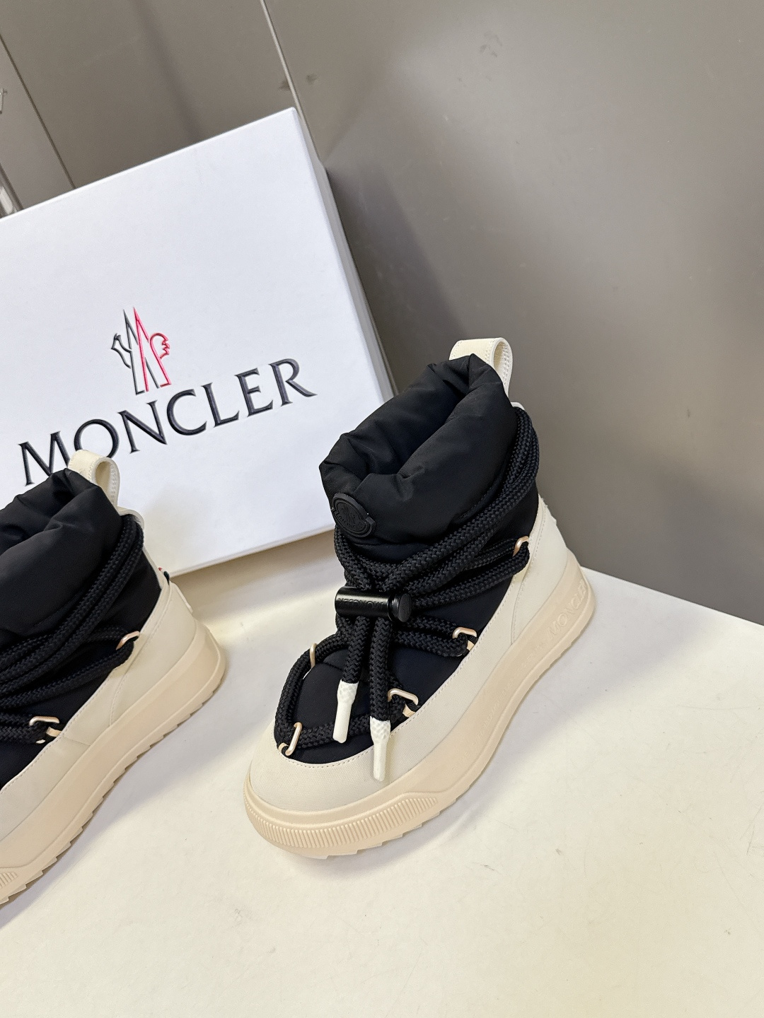Moncler蒙口2025秋冬最新款雪地靴 奢华与功能的完美融合 行走的羽绒服:防水尼龙+加绒内里，-1