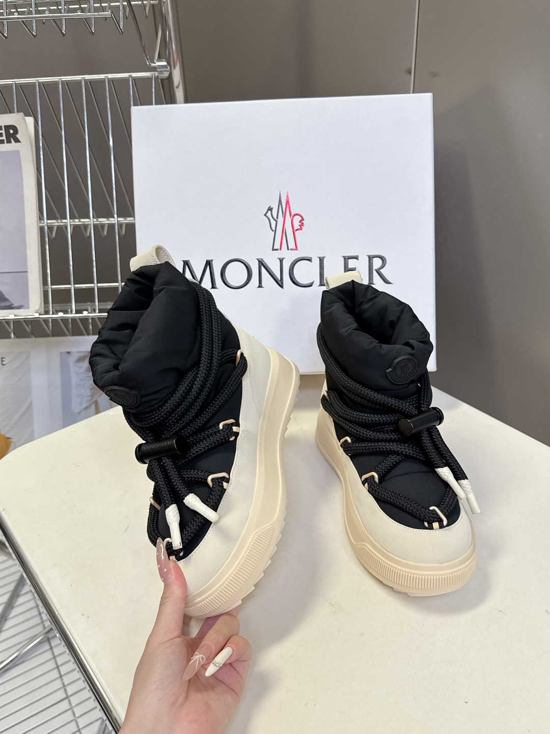 Moncler蒙口2025秋冬最新款雪地靴 奢华与功能的完美融合 行走的羽绒服:防水尼龙+加绒内里，-1