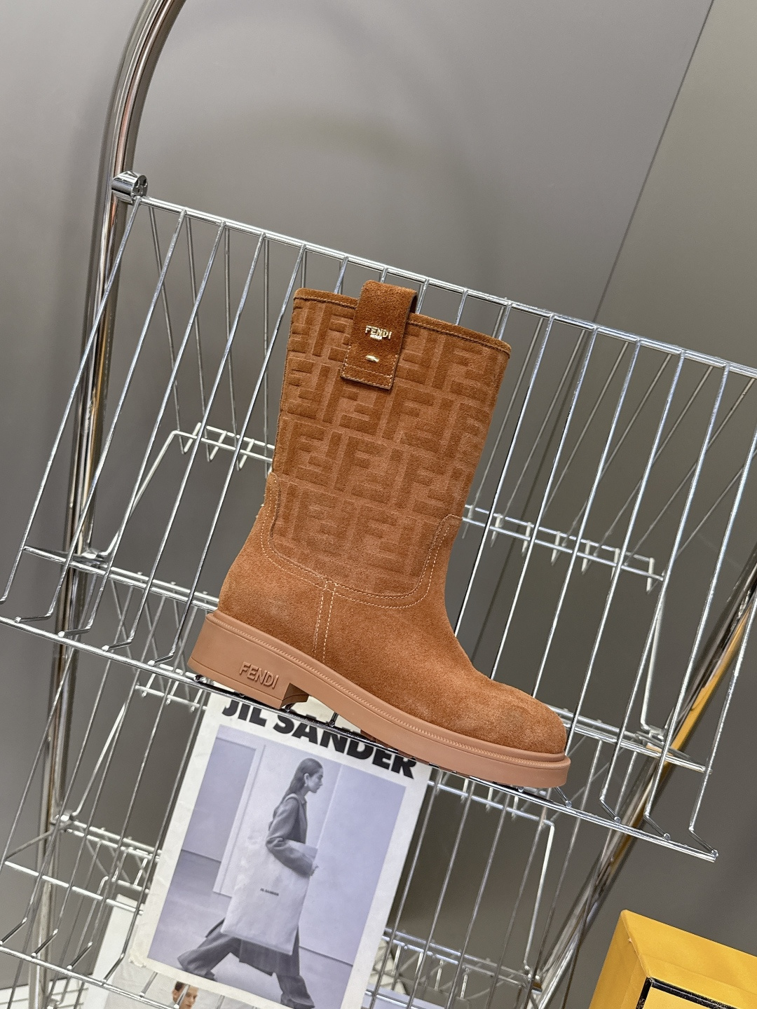 顶级版本Fendi 芬迪秋冬走秀主推系列超多明星网红种草 当季新品秀款靴子 简约的设计 极具辨识度log