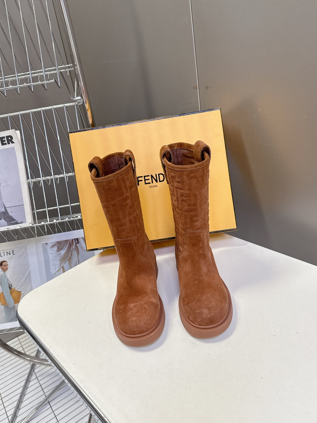 顶级版本Fendi 芬迪秋冬走秀主推系列超多明星网红种草 当季新品秀款靴子 简约的设计 极具辨识度log