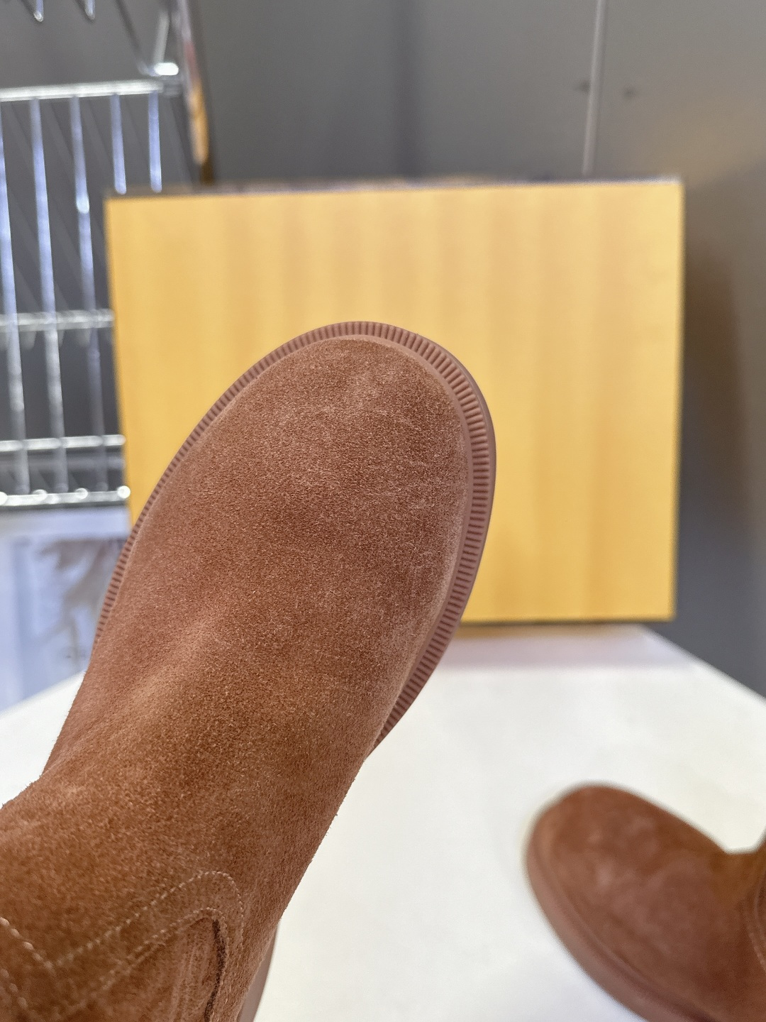 顶级版本Fendi 芬迪秋冬走秀主推系列超多明星网红种草 当季新品秀款靴子 简约的设计 极具辨识度log