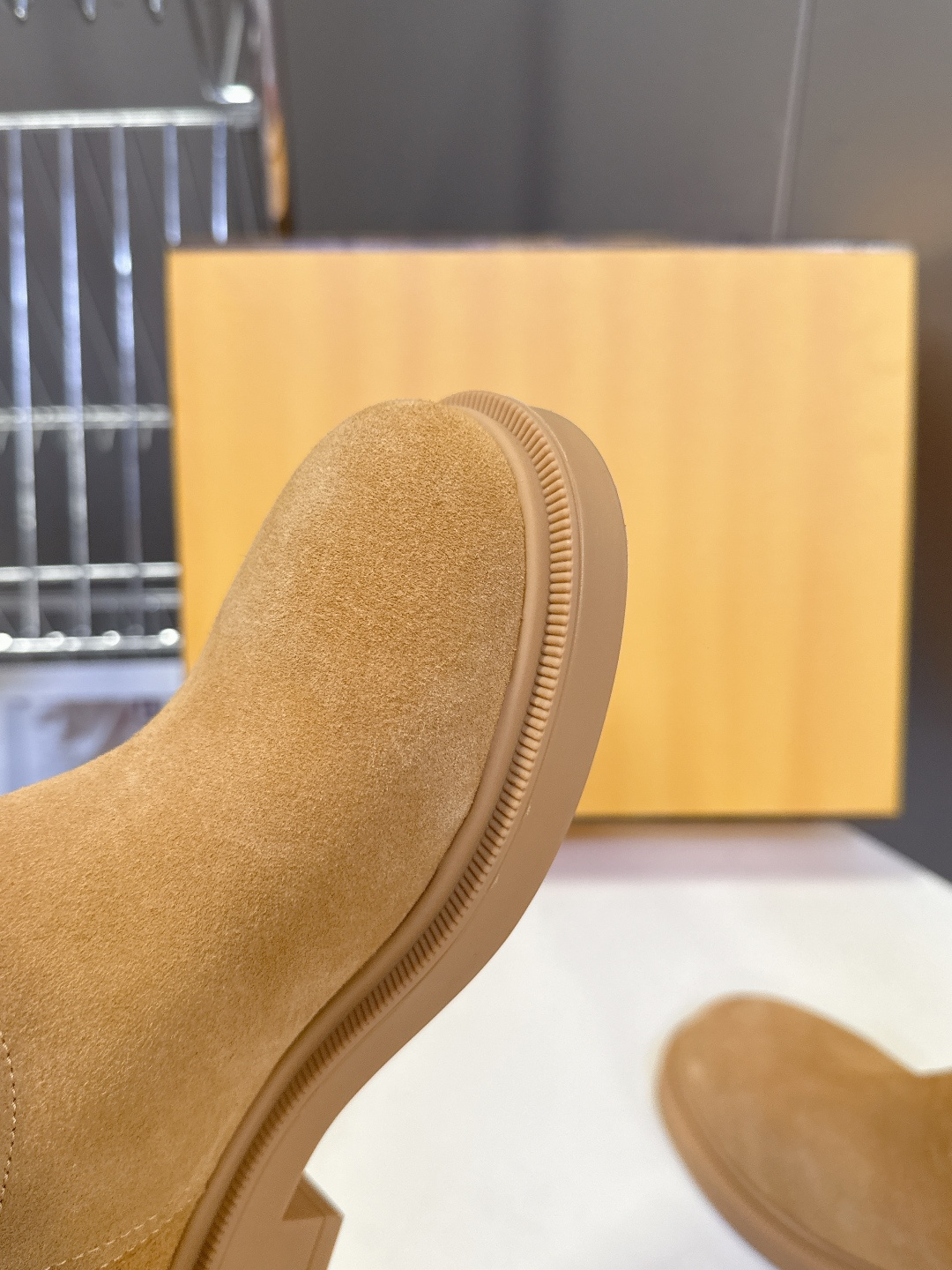 顶级版本Fendi 芬迪秋冬走秀主推系列超多明星网红种草 当季新品秀款靴子 简约的设计 极具辨识度log