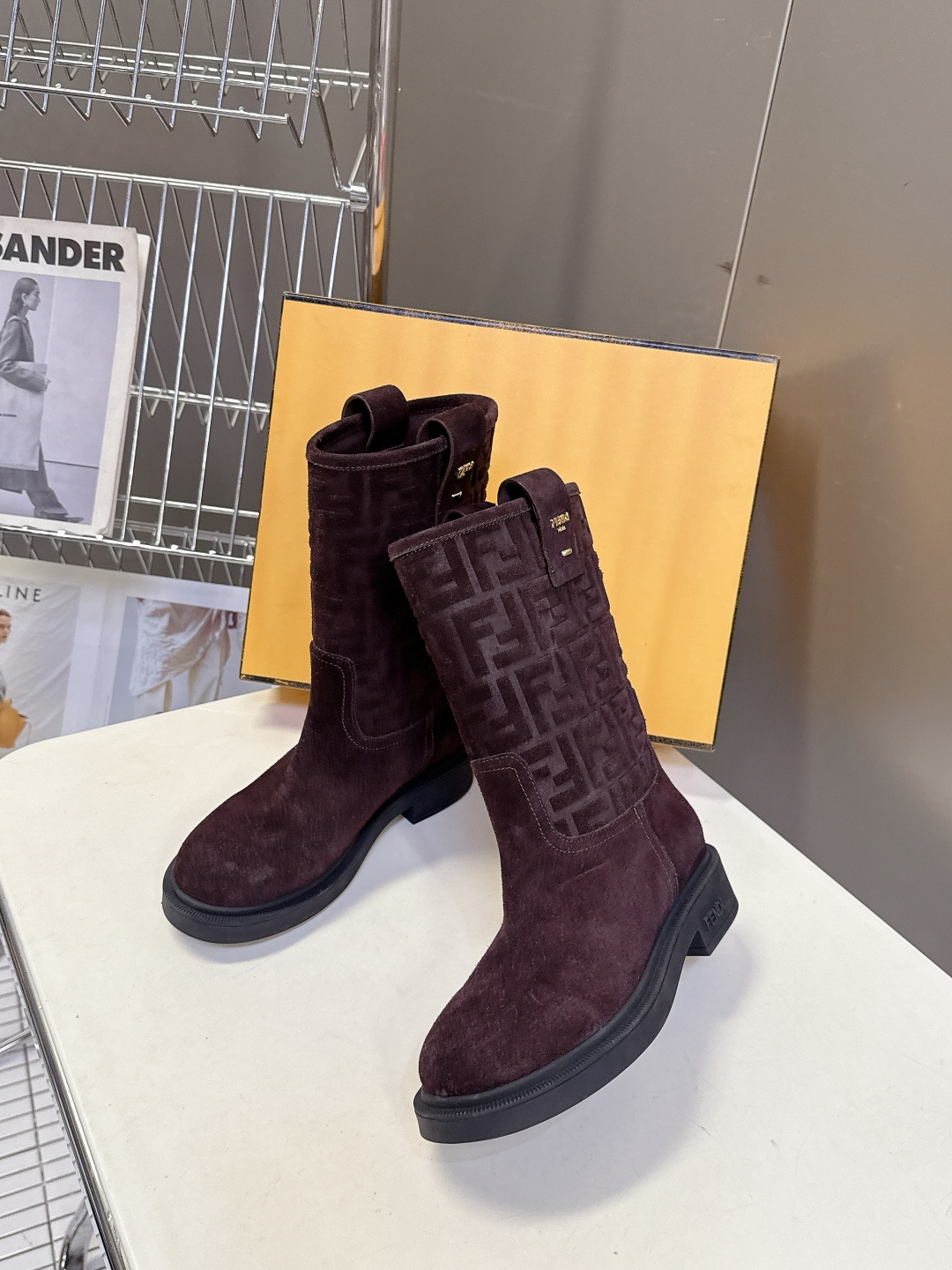 顶级版本Fendi 芬迪秋冬走秀主推系列超多明星网红种草 当季新品秀款靴子 简约的设计 极具辨识度log