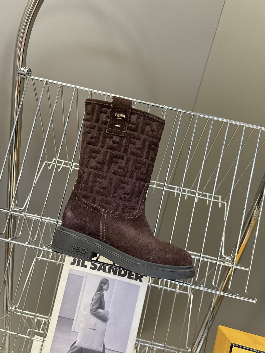 顶级版本Fendi 芬迪秋冬走秀主推系列超多明星网红种草 当季新品秀款靴子 简约的设计 极具辨识度log