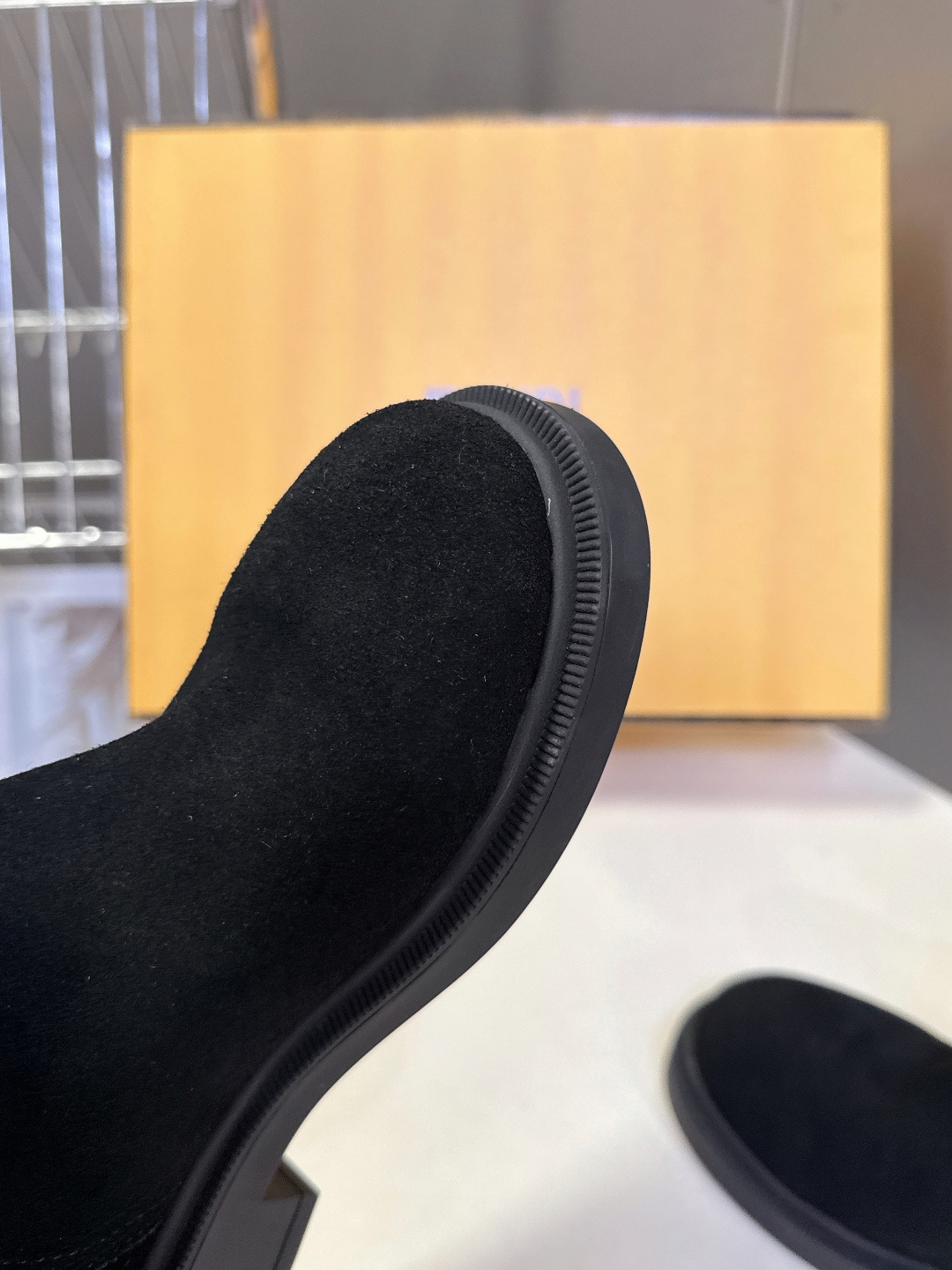 顶级版本Fendi 芬迪秋冬走秀主推系列超多明星网红种草 当季新品秀款靴子 简约的设计 极具辨识度log