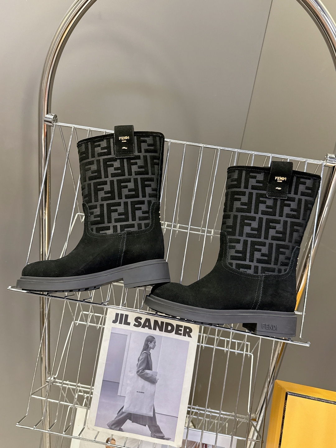 顶级版本Fendi 芬迪秋冬走秀主推系列超多明星网红种草 当季新品秀款靴子 简约的设计 极具辨识度log