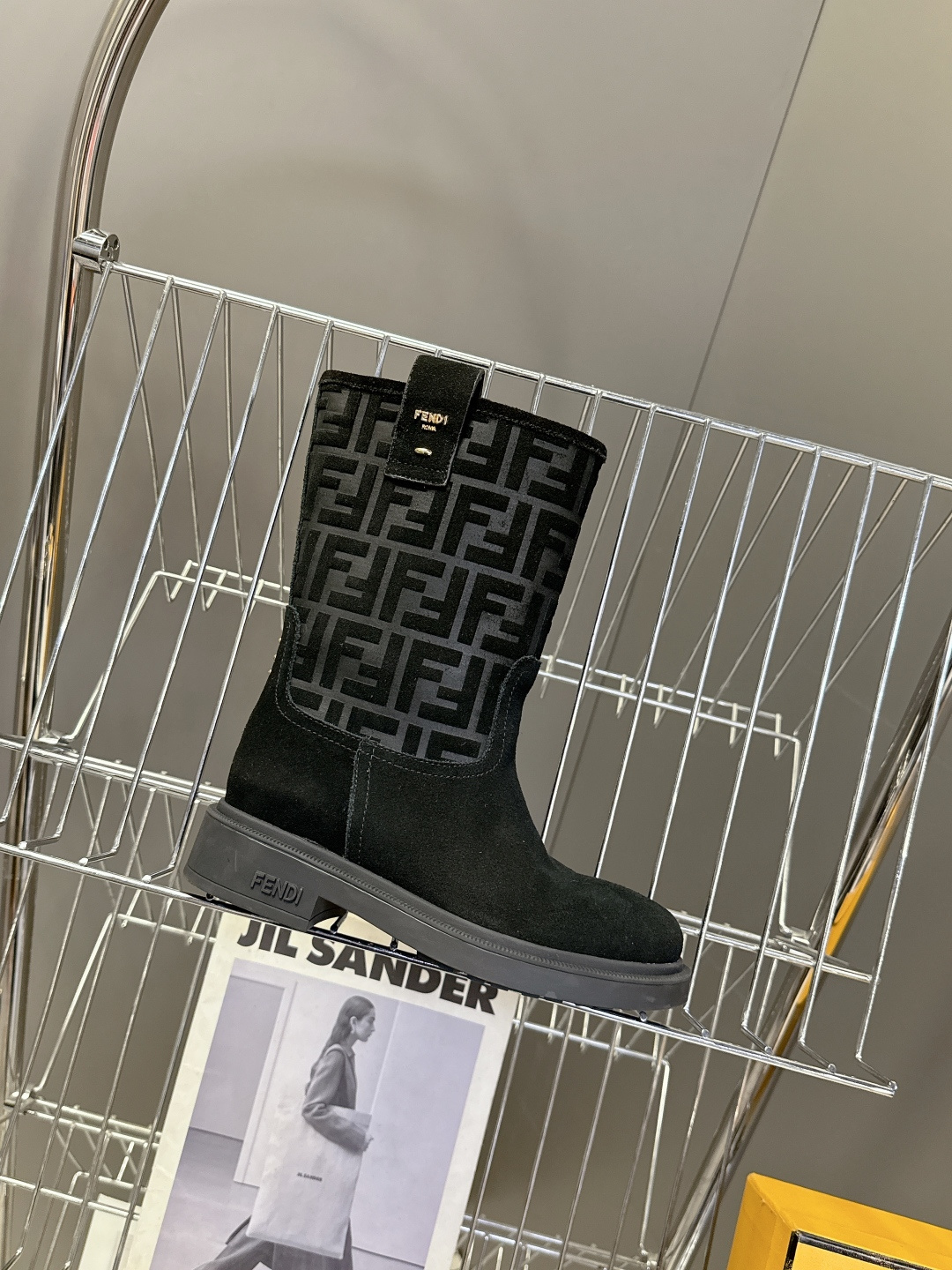 顶级版本Fendi 芬迪秋冬走秀主推系列超多明星网红种草 当季新品秀款靴子 简约的设计 极具辨识度log