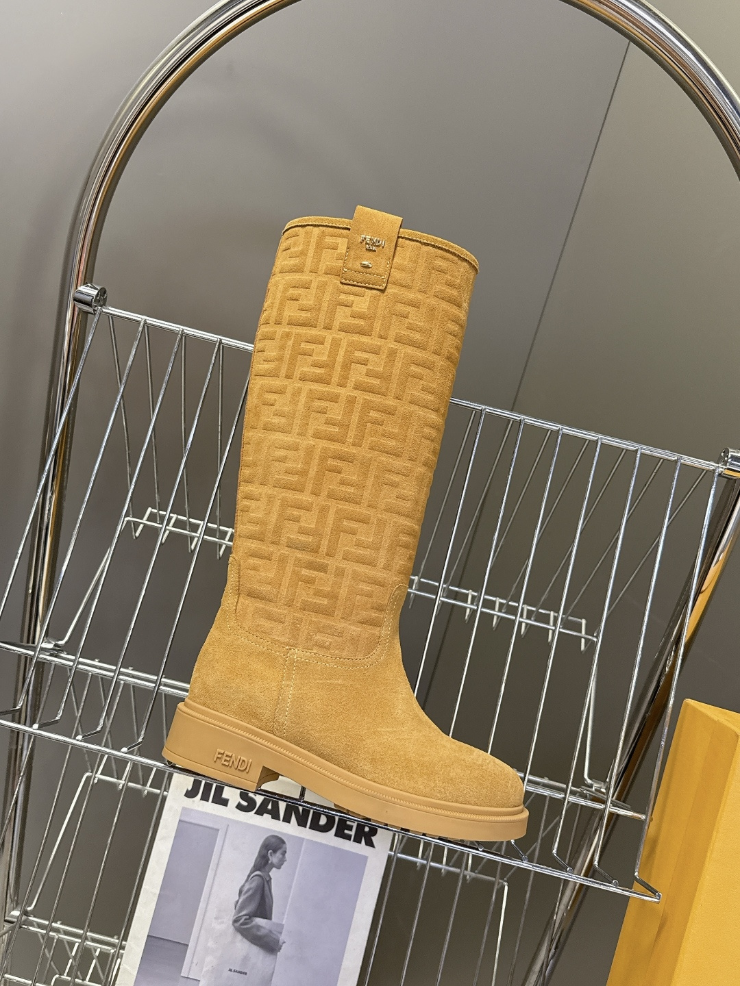 顶级版本Fendi 芬迪秋冬走秀主推系列超多明星网红种草 当季新品秀款靴子 简约的设计 极具辨识度log