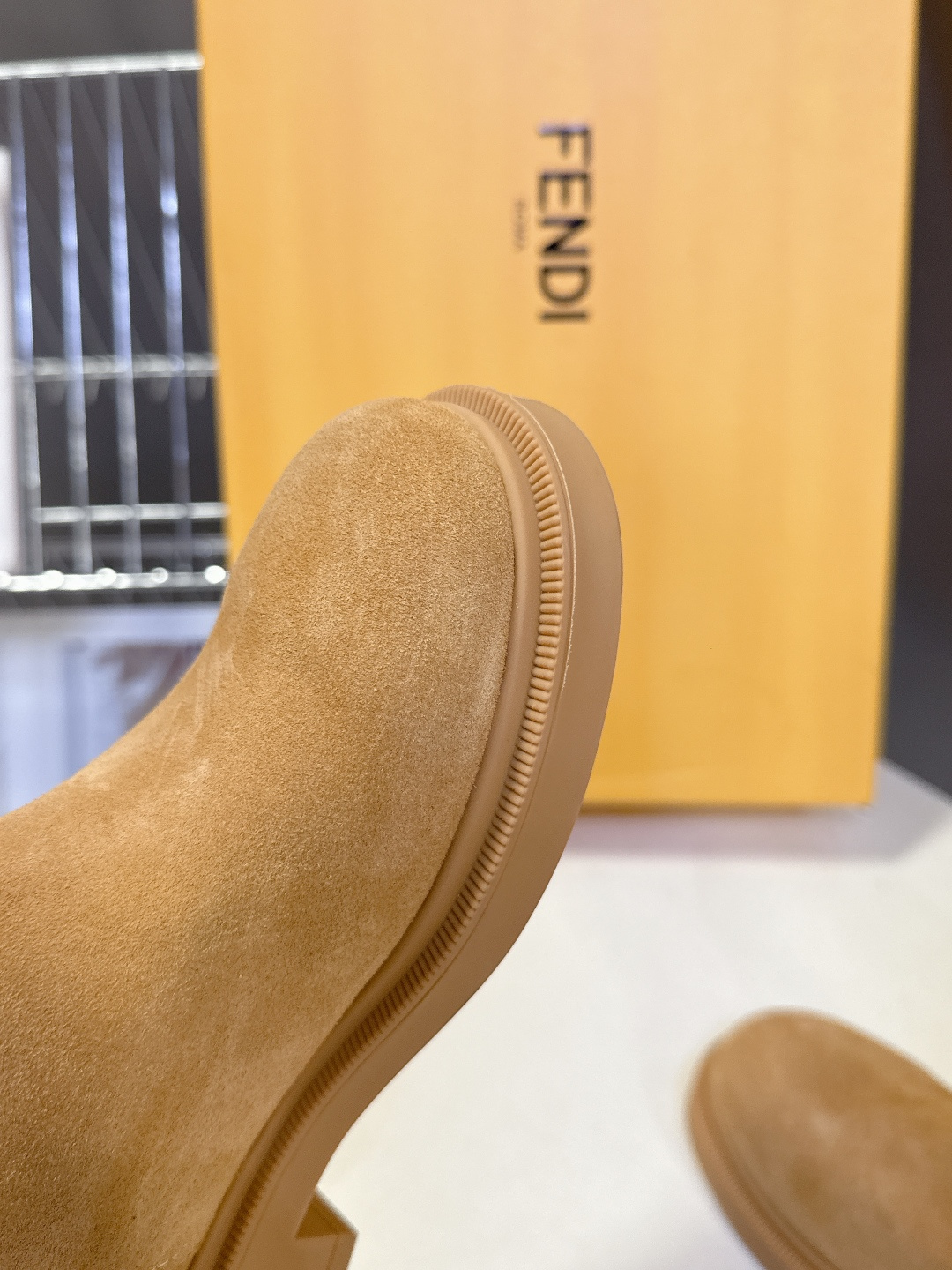 顶级版本Fendi 芬迪秋冬走秀主推系列超多明星网红种草 当季新品秀款靴子 简约的设计 极具辨识度log