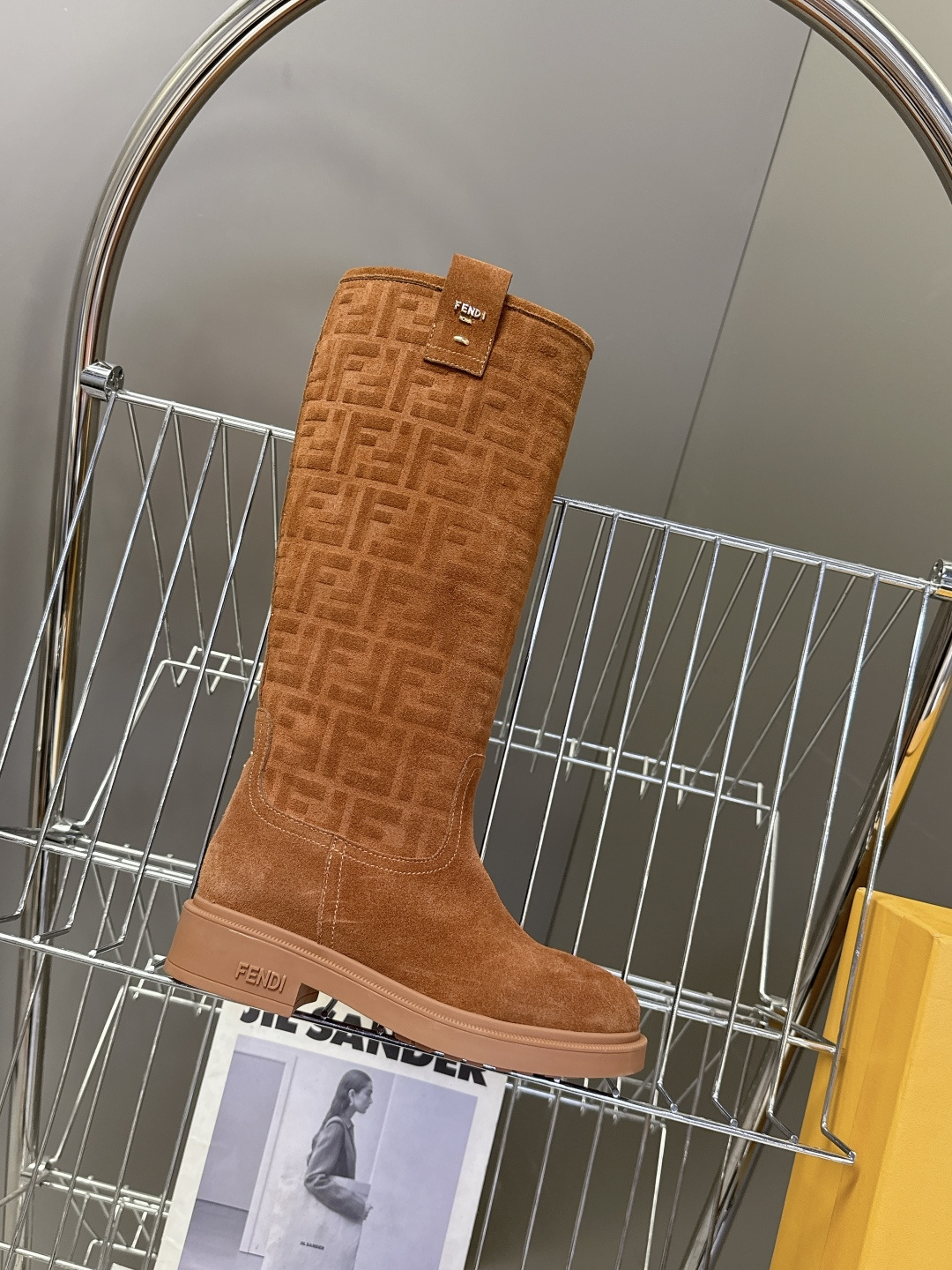 顶级版本Fendi 芬迪秋冬走秀主推系列超多明星网红种草 当季新品秀款靴子 简约的设计 极具辨识度log