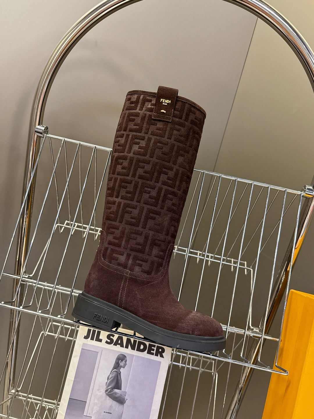 顶级版本Fendi 芬迪秋冬走秀主推系列超多明星网红种草 当季新品秀款靴子 简约的设计 极具辨识度log