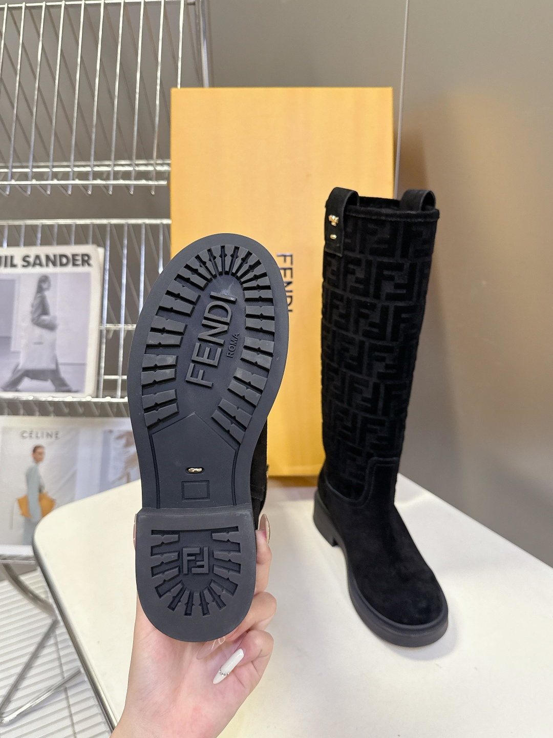 顶级版本Fendi 芬迪秋冬走秀主推系列超多明星网红种草 当季新品秀款靴子 简约的设计 极具辨识度log