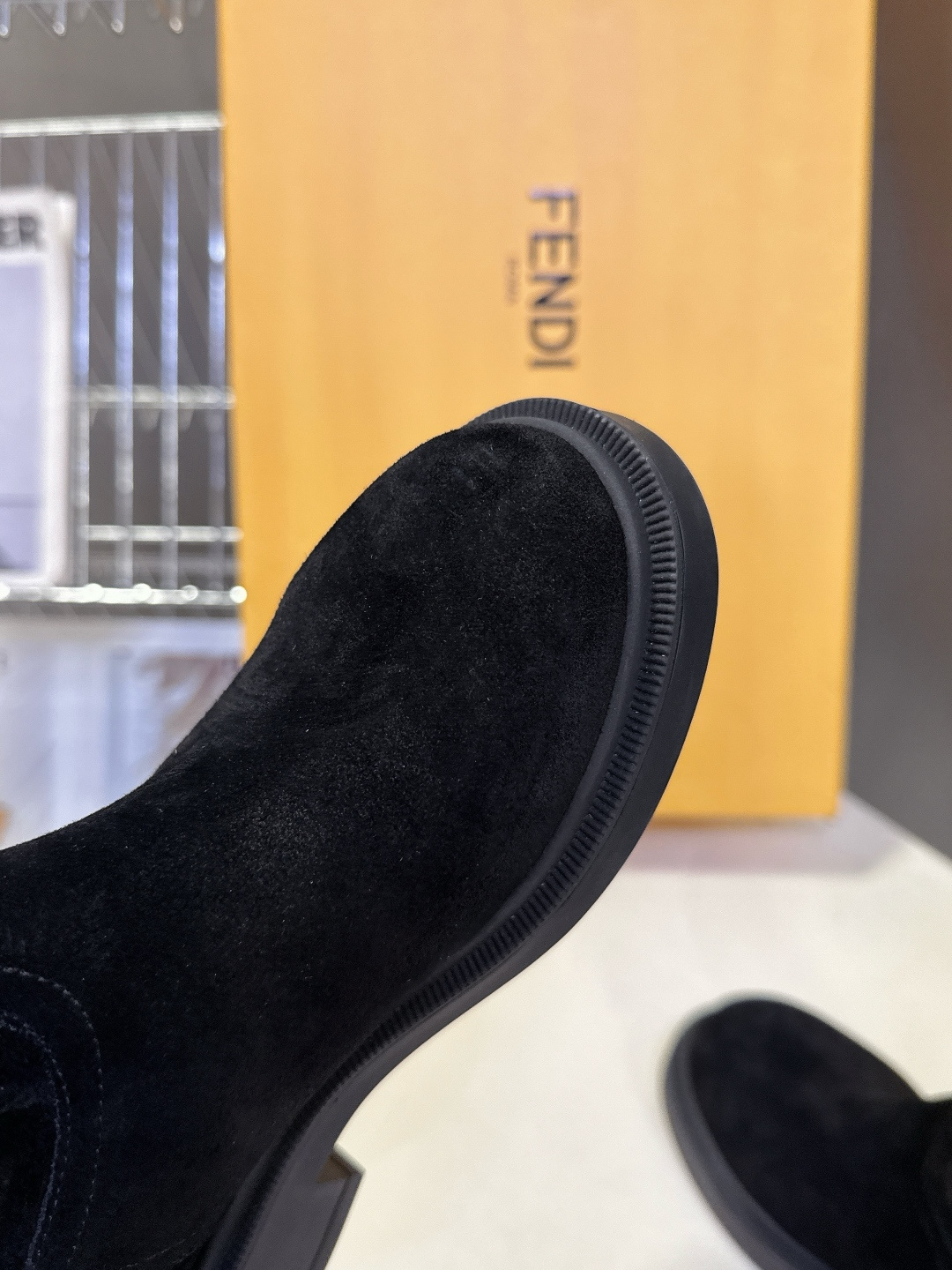 顶级版本Fendi 芬迪秋冬走秀主推系列超多明星网红种草 当季新品秀款靴子 简约的设计 极具辨识度log