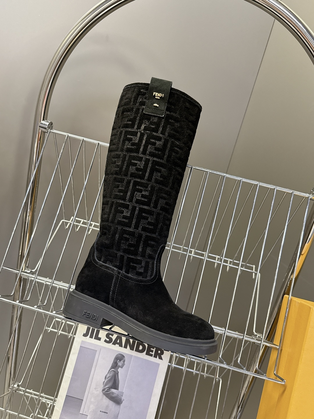 顶级版本Fendi 芬迪秋冬走秀主推系列超多明星网红种草 当季新品秀款靴子 简约的设计 极具辨识度log