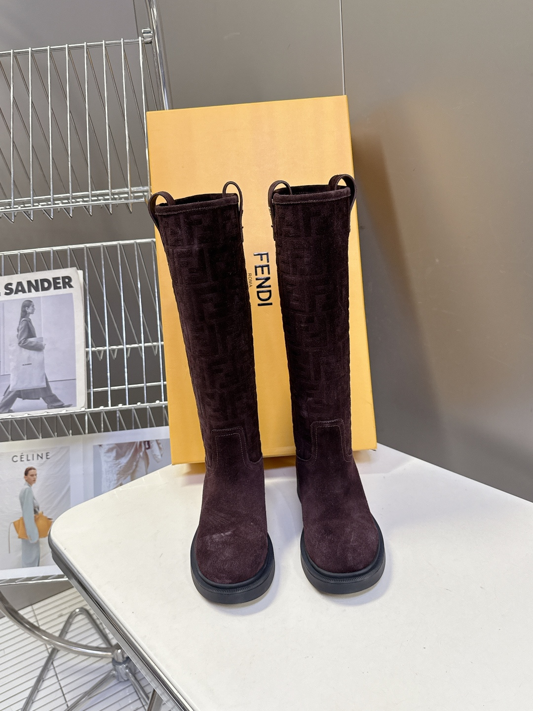 顶级版本Fendi 芬迪秋冬走秀主推系列超多明星网红种草 当季新品秀款靴子 简约的设计 极具辨识度log