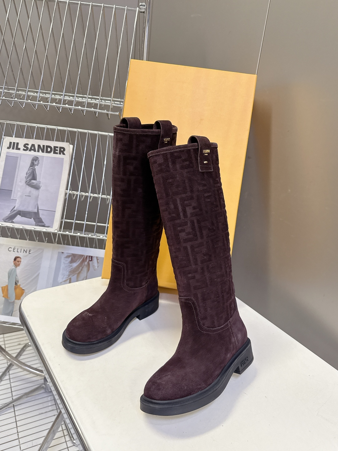 顶级版本Fendi 芬迪秋冬走秀主推系列超多明星网红种草 当季新品秀款靴子 简约的设计 极具辨识度log