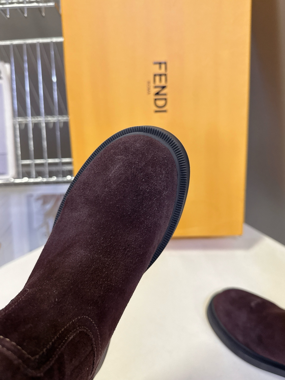 顶级版本Fendi 芬迪秋冬走秀主推系列超多明星网红种草 当季新品秀款靴子 简约的设计 极具辨识度log