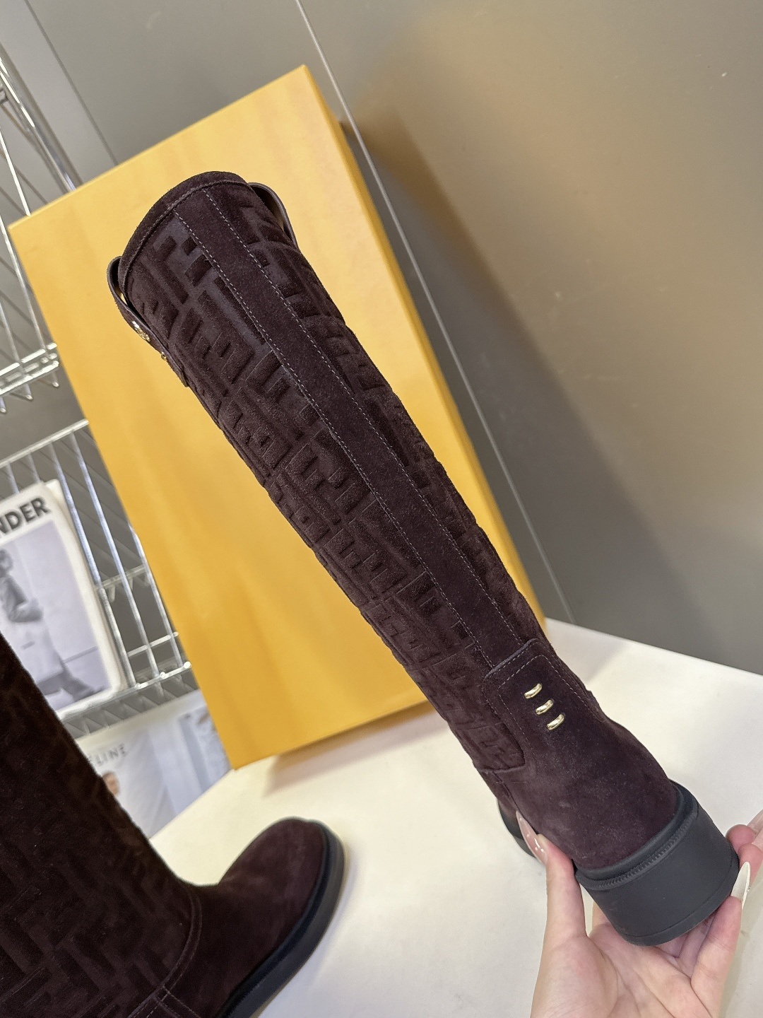 顶级版本Fendi 芬迪秋冬走秀主推系列超多明星网红种草 当季新品秀款靴子 简约的设计 极具辨识度log