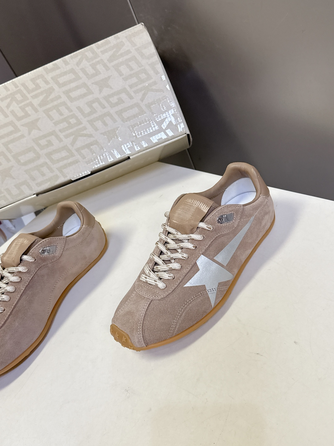 Golden Goose最新款GGDB休闲鞋 德训鞋 明星私服上脚示范 ×就是这么百搭 当下最流行的薄底