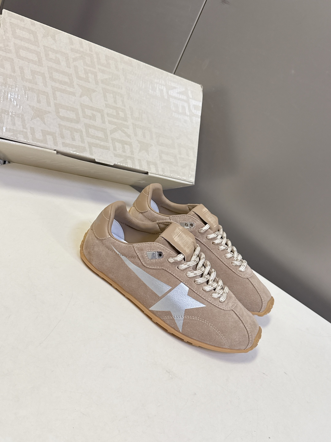 Golden Goose最新款GGDB休闲鞋 德训鞋 明星私服上脚示范 ×就是这么百搭 当下最流行的薄底