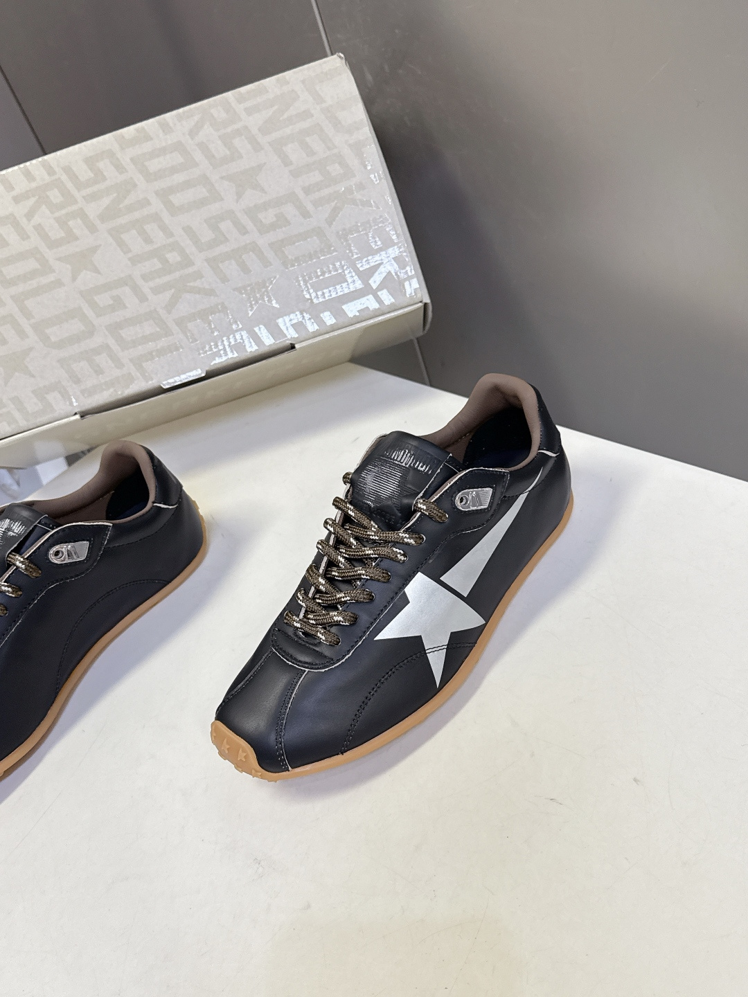 Golden Goose最新款GGDB休闲鞋 德训鞋 明星私服上脚示范 ×就是这么百搭 当下最流行的薄底