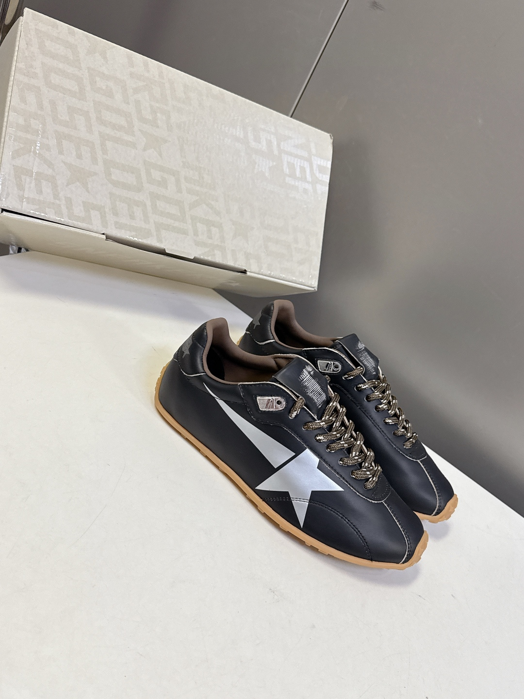 Golden Goose最新款GGDB休闲鞋 德训鞋 明星私服上脚示范 ×就是这么百搭 当下最流行的薄底