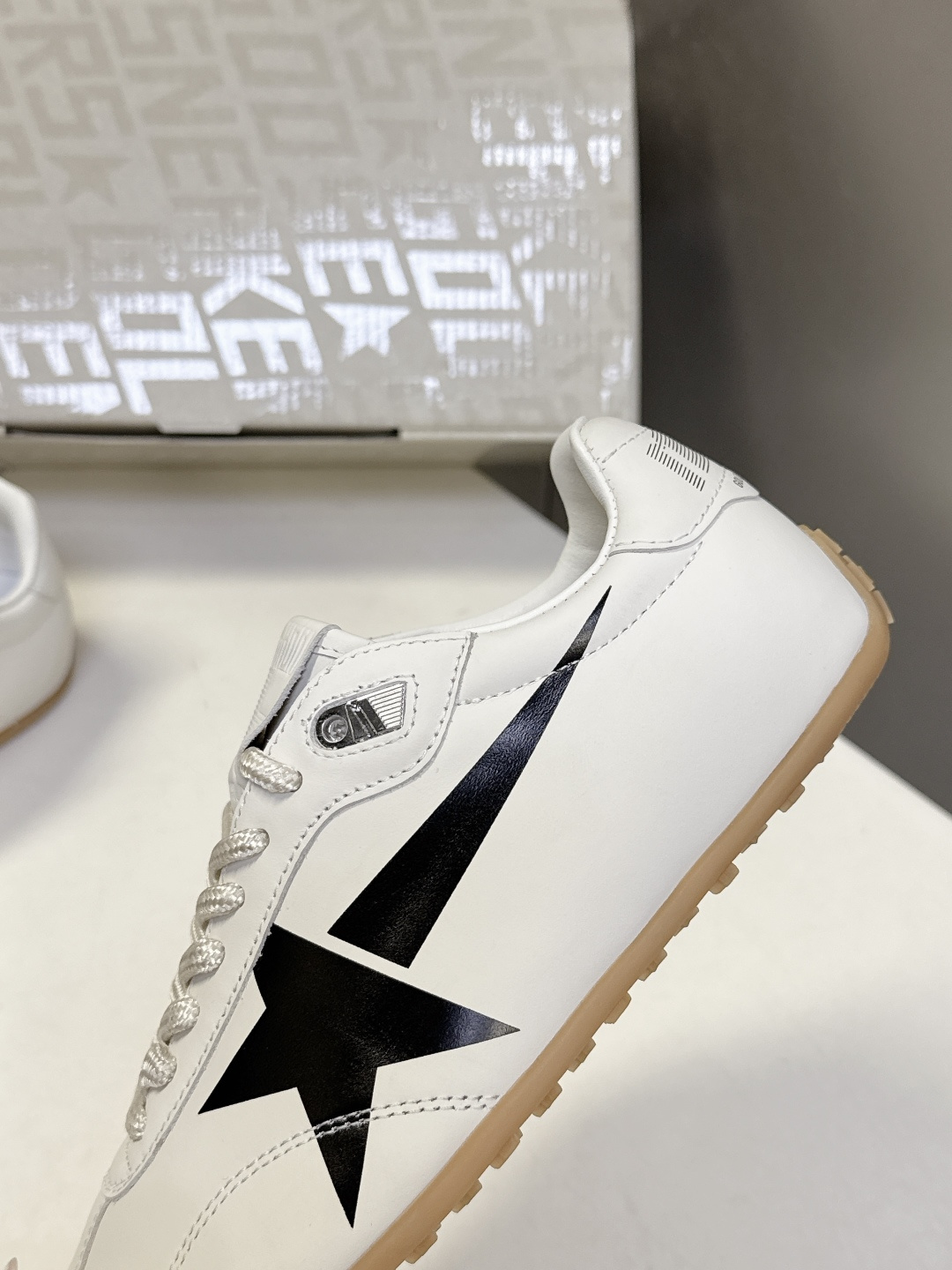 Golden Goose最新款GGDB休闲鞋 德训鞋 明星私服上脚示范 ×就是这么百搭 当下最流行的薄底